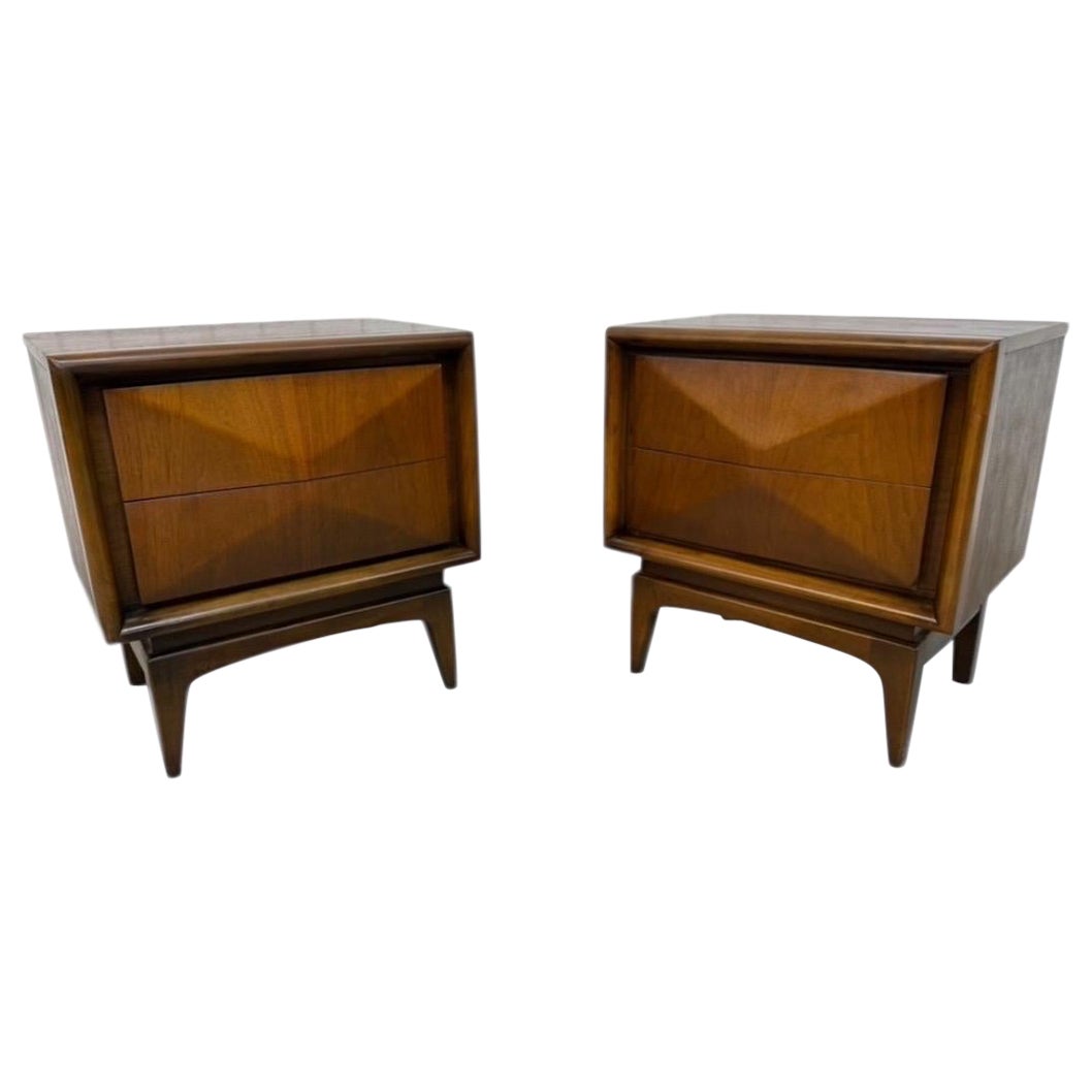 Mid-Century Modern United Diamond Walnut Nightstands - Set of 2 For Sale