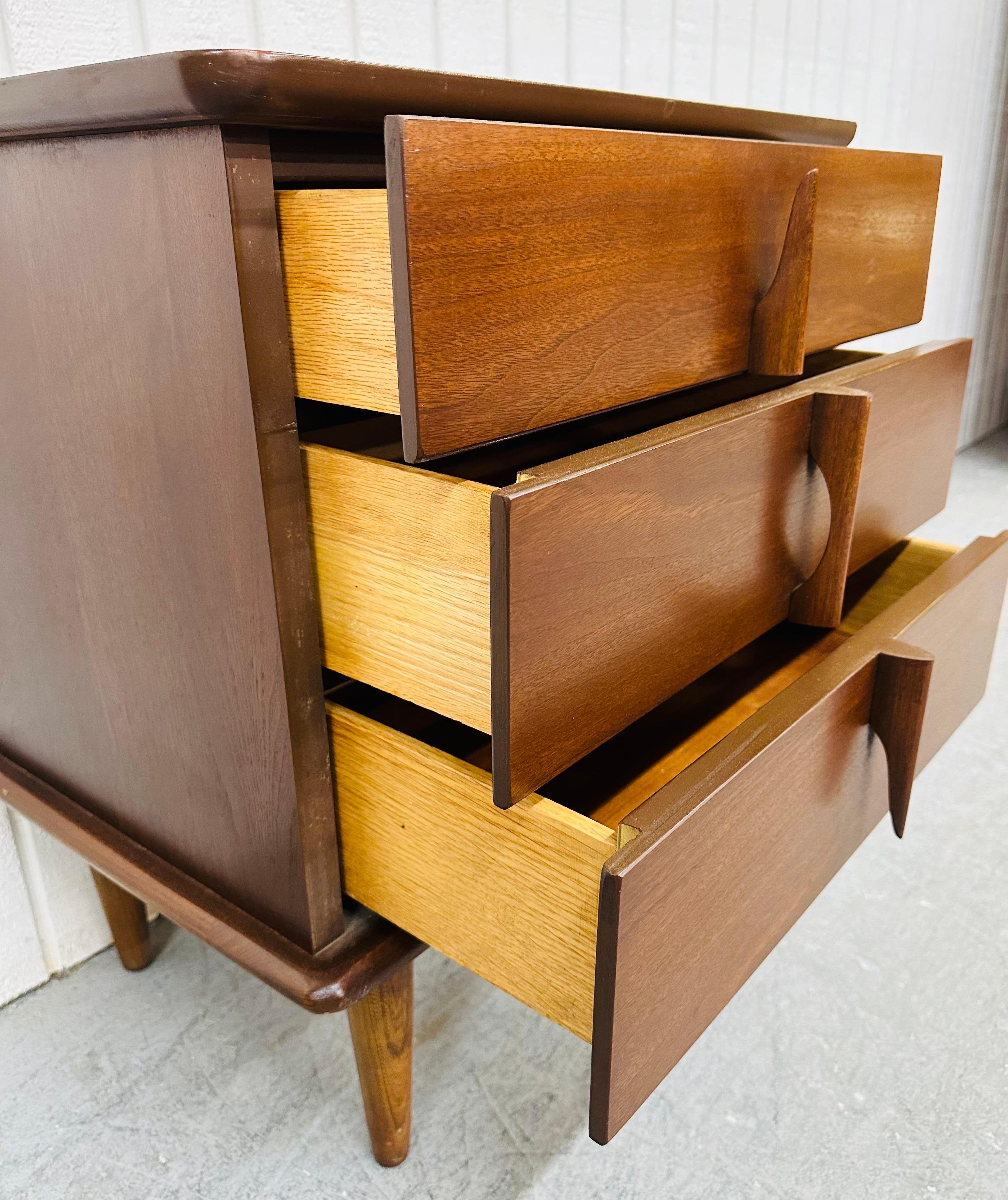 Wood Mid-Century Modern United Furniture Walnut Nightstands - Set of 2 For Sale