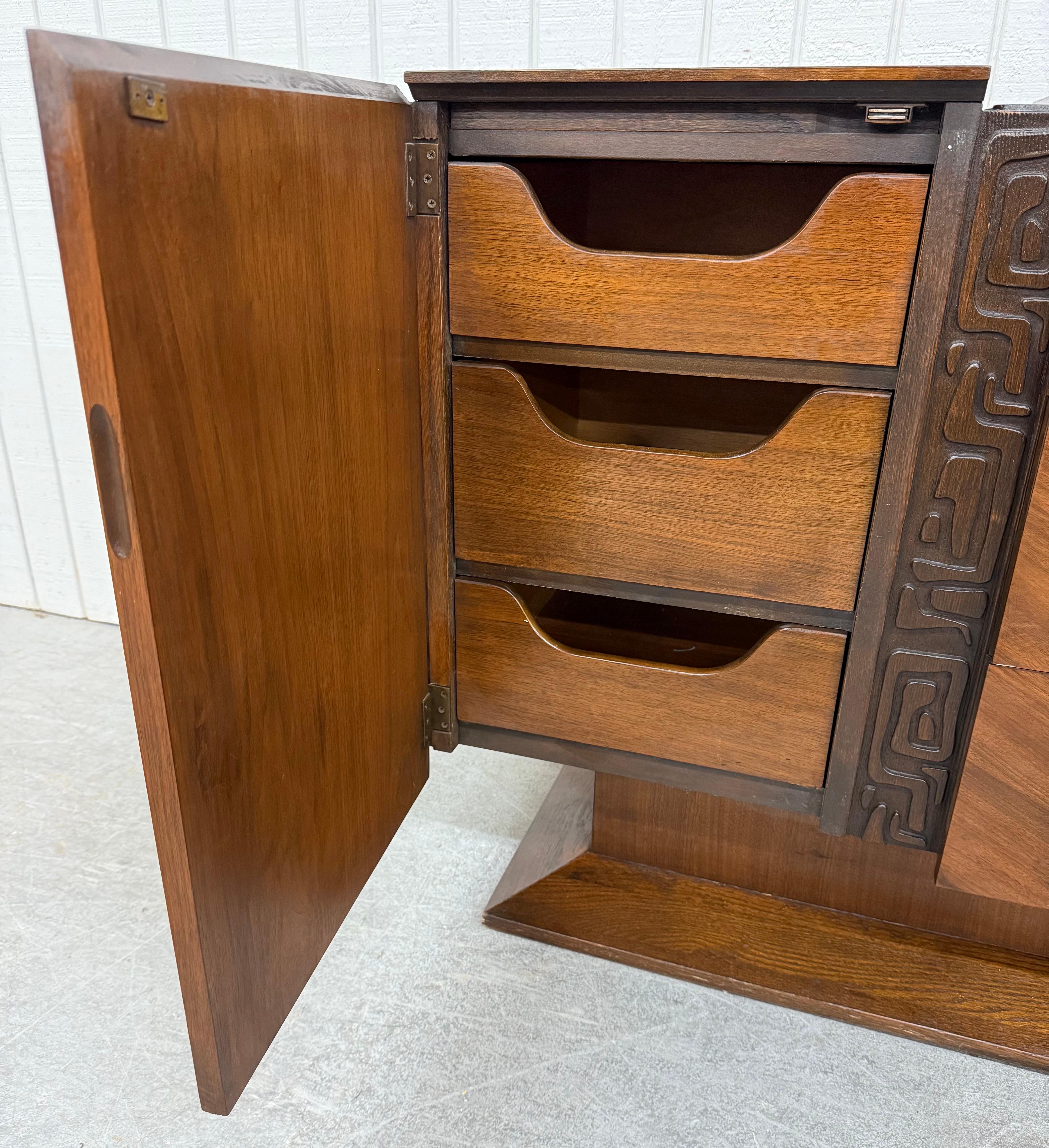 Mid-Century Modern United Tiki Walnut 9-Drawer Dresser For Sale 2