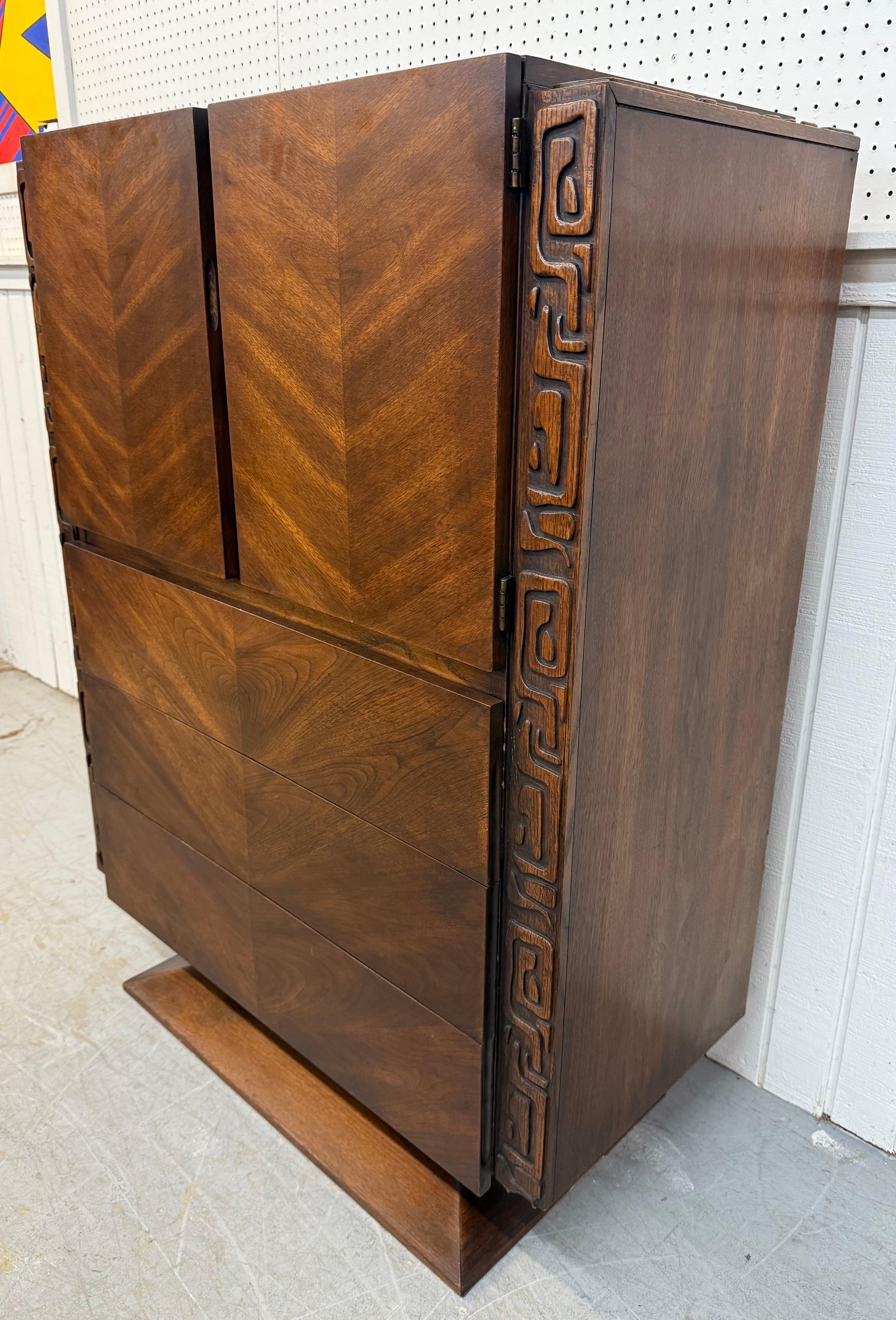 Mid-Century moderno Cassapanca alta in noce United Tiki di metà secolo in vendita