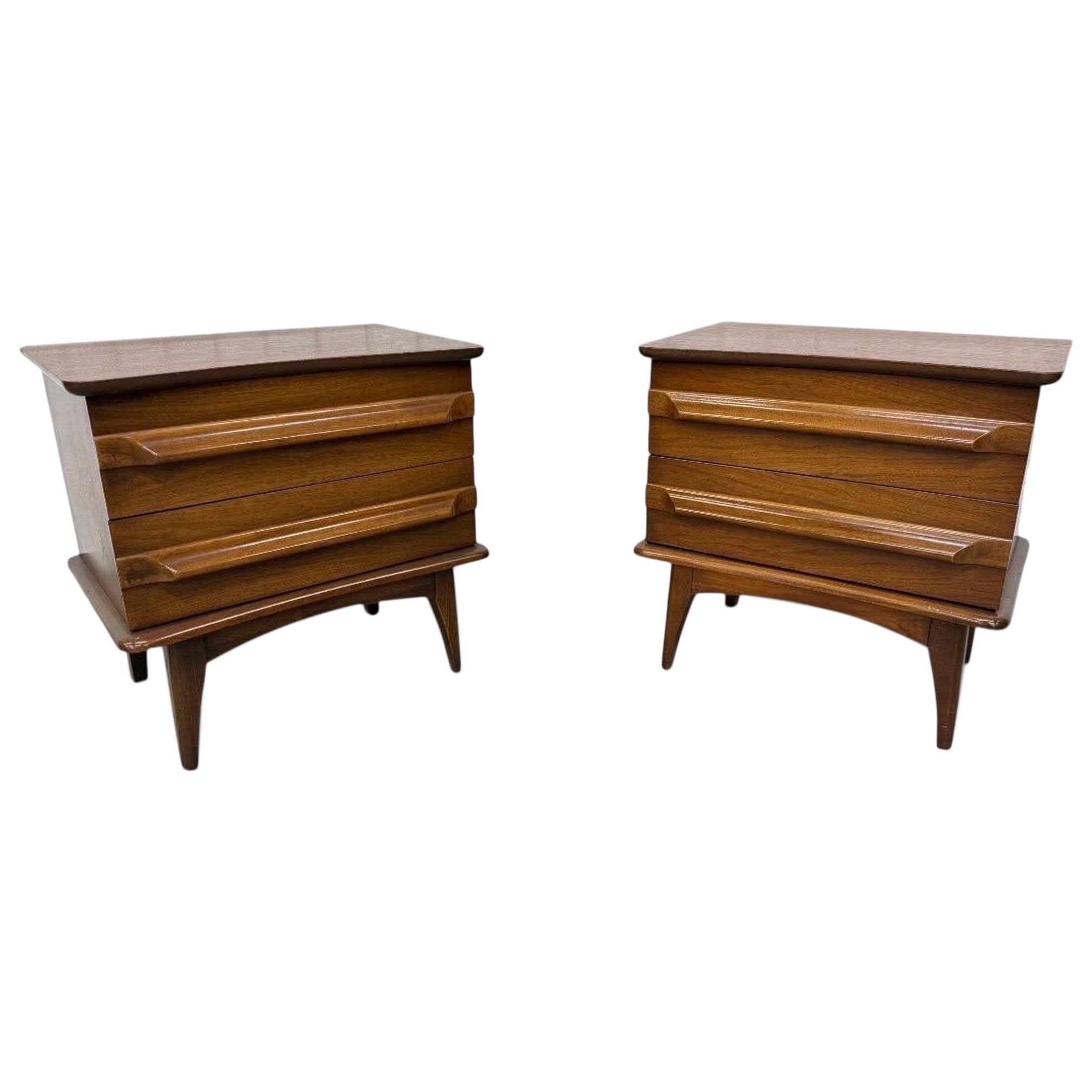 Mesillas de noche Modernas de Mitad de Siglo de Nogal Unido - Lote de 2