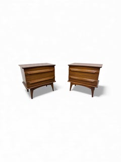 Mesillas de noche Modernas de Mitad de Siglo de Nogal Unido - Lote de 2