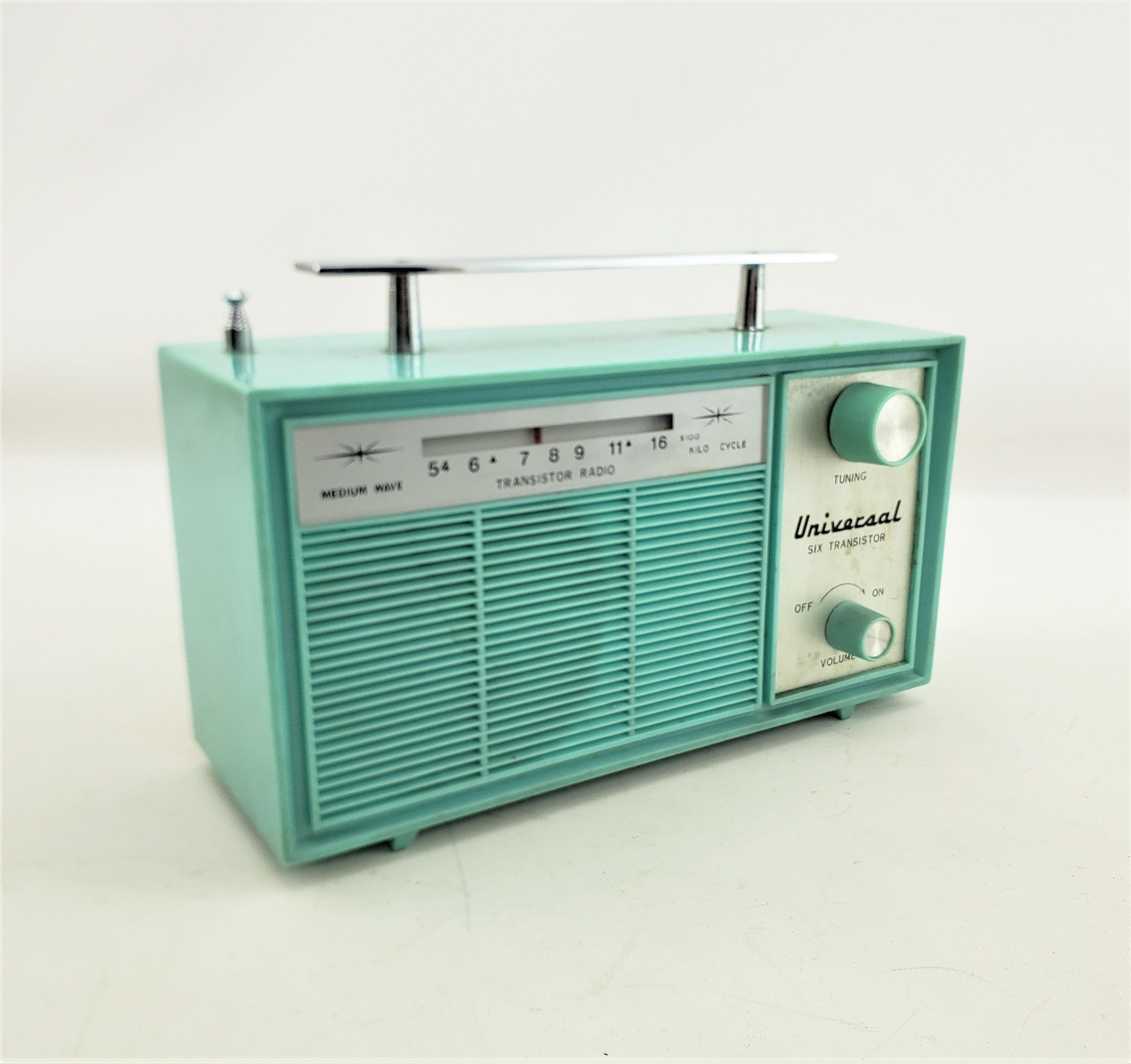 Mid-Century Modern Universal Model CE-616 Turquoise AM Band Portable Radio & Box For Sale 3