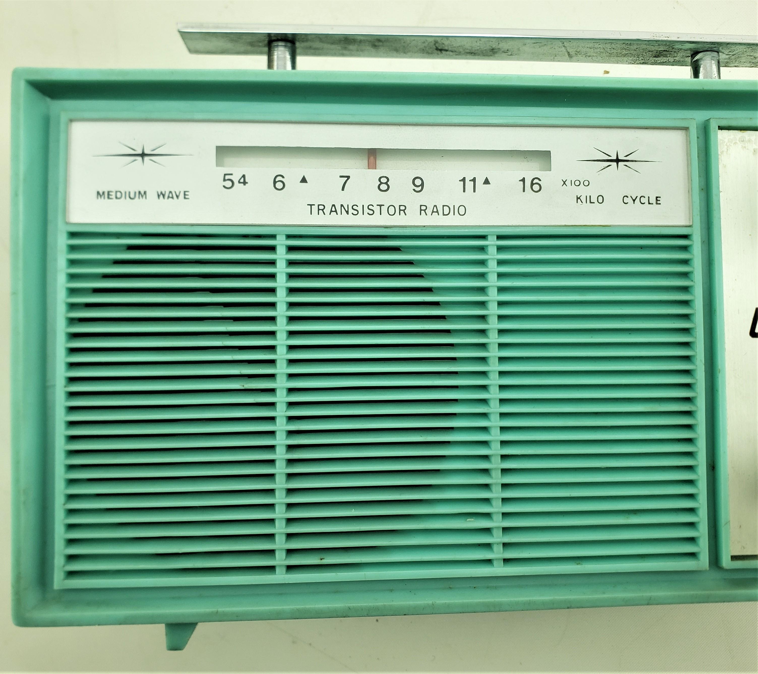Mid-Century Modern Universal Model CE-616 Turquoise AM Band Portable Radio & Box For Sale 4