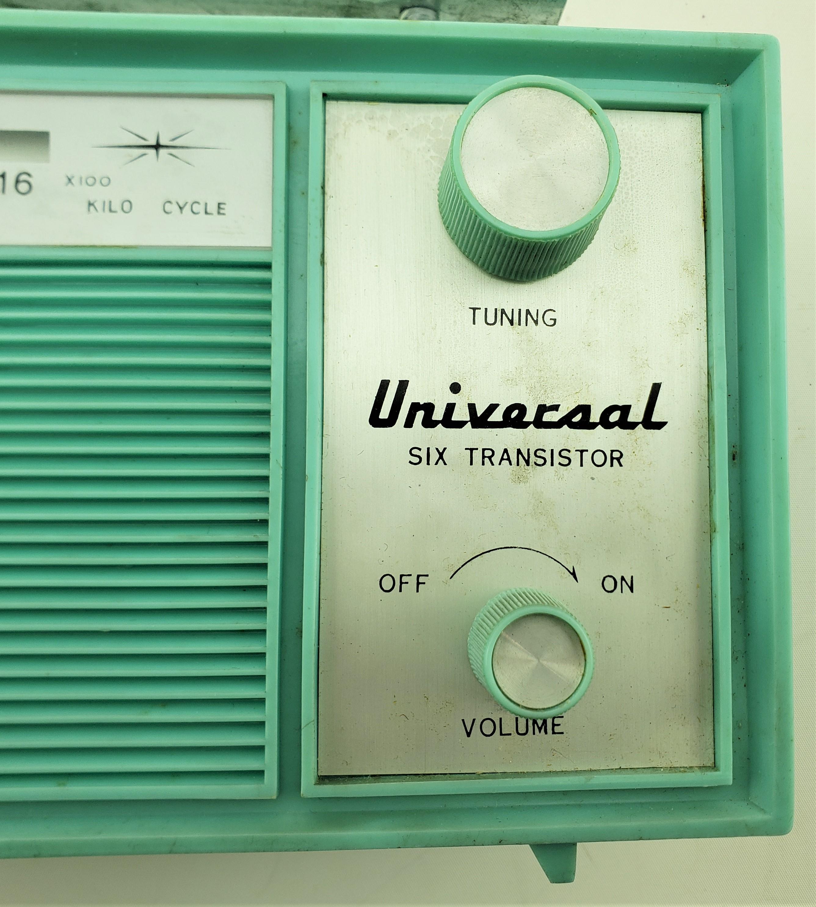 Mid-Century Modern Universal Model CE-616 Turquoise AM Band Portable Radio & Box For Sale 5