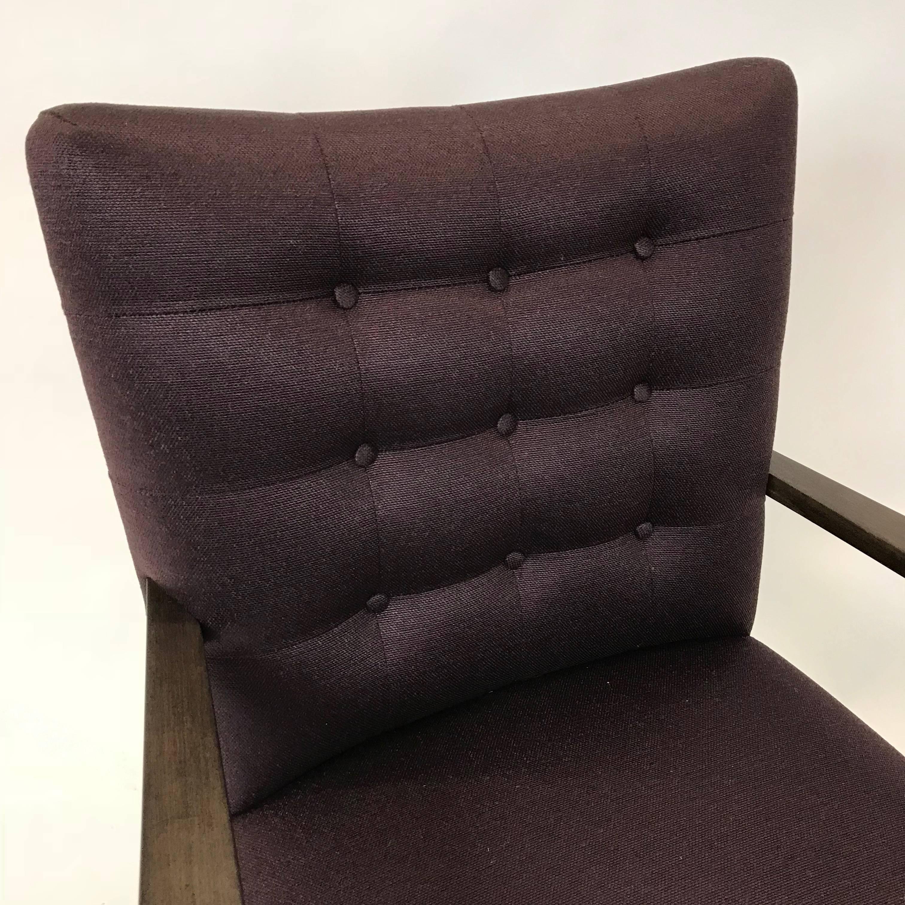 Sillón tapizado moderno de mediados de siglo Tela en venta