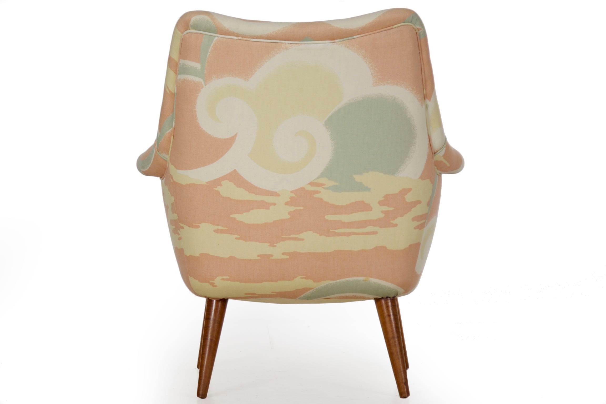 Mid-Century Modern Upholstered Armchair with Splayed Maple Legs, circa 1960s 4