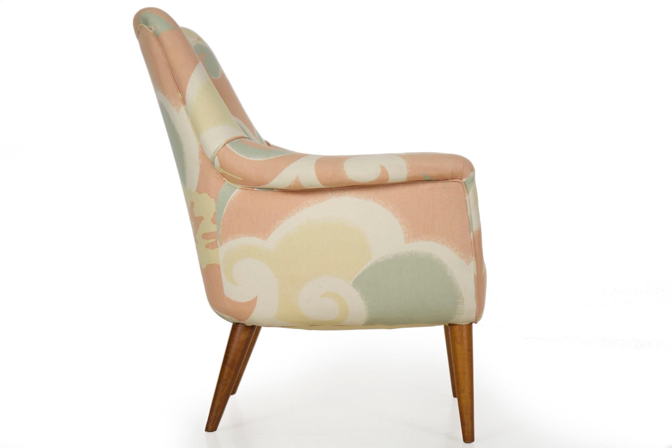 Mid-Century Modern Upholstered Armchair with Splayed Maple Legs, circa 1960s 7