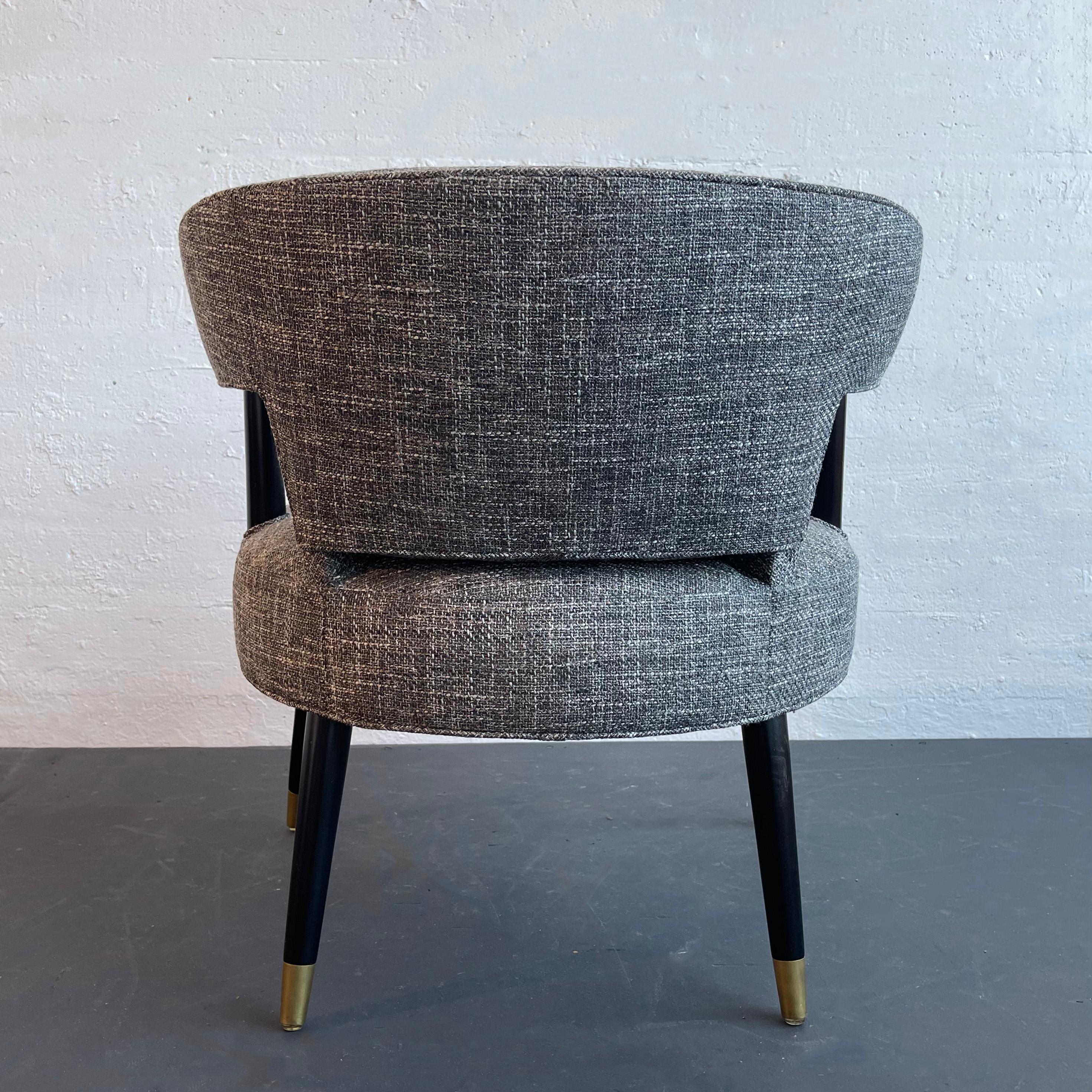 XX secolo Sedia d'accompagnamento con schienale a botte imbottito in stile Mid-Century Modern in vendita