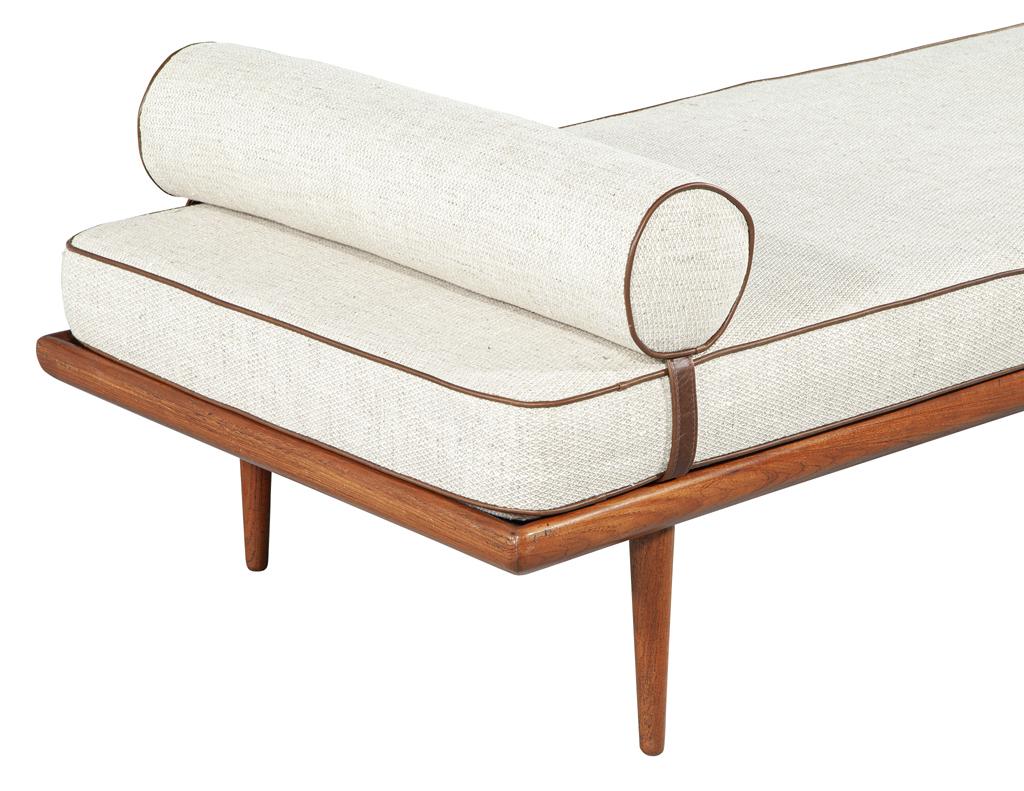 Late 20th Century Mid-Century Modern Upholstered Daybed Lounger