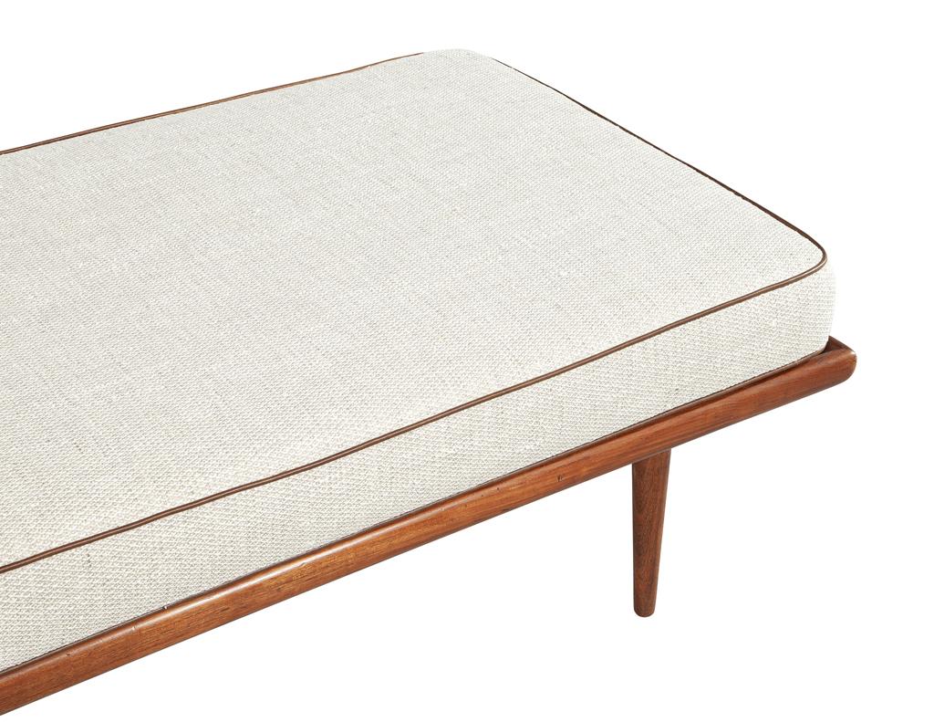 Mid-Century Modern Upholstered Daybed Lounger 1
