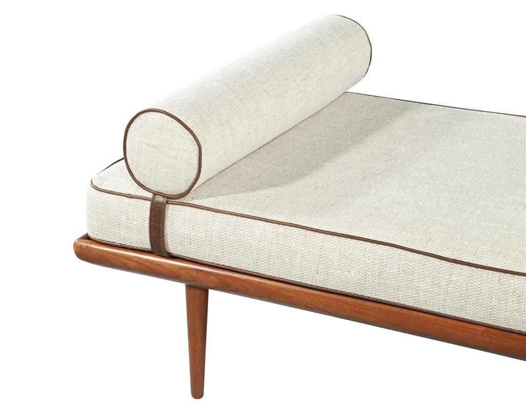 Mid-Century Modern Upholstered Daybed Lounger 2