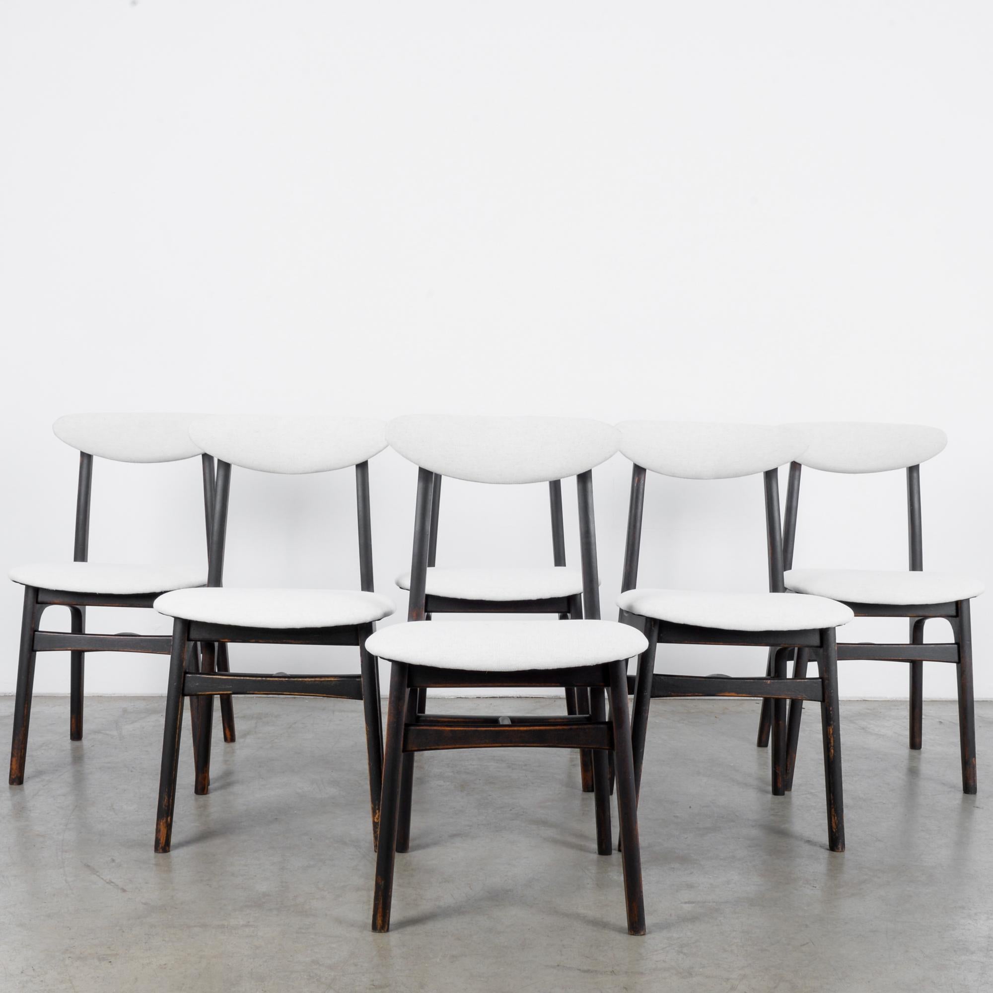 Polonais Chaises de salle à manger tapissées de style mi-siècle moderne, ensemble de six pièces en vente