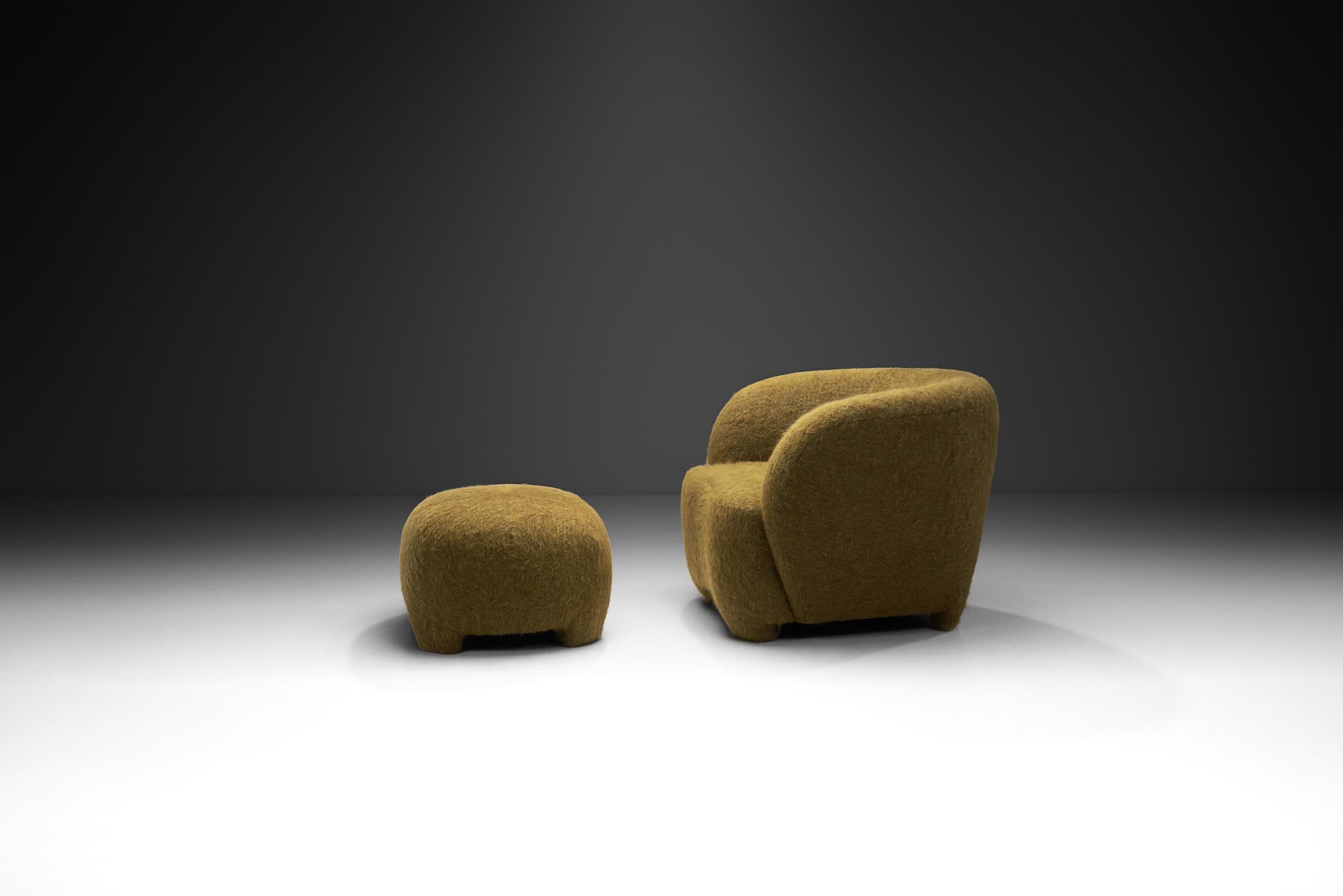 Mid-Century Modern Upholstered Lounge Chair and Ottoman, Denmark ca 1950s In Good Condition For Sale In Utrecht, NL