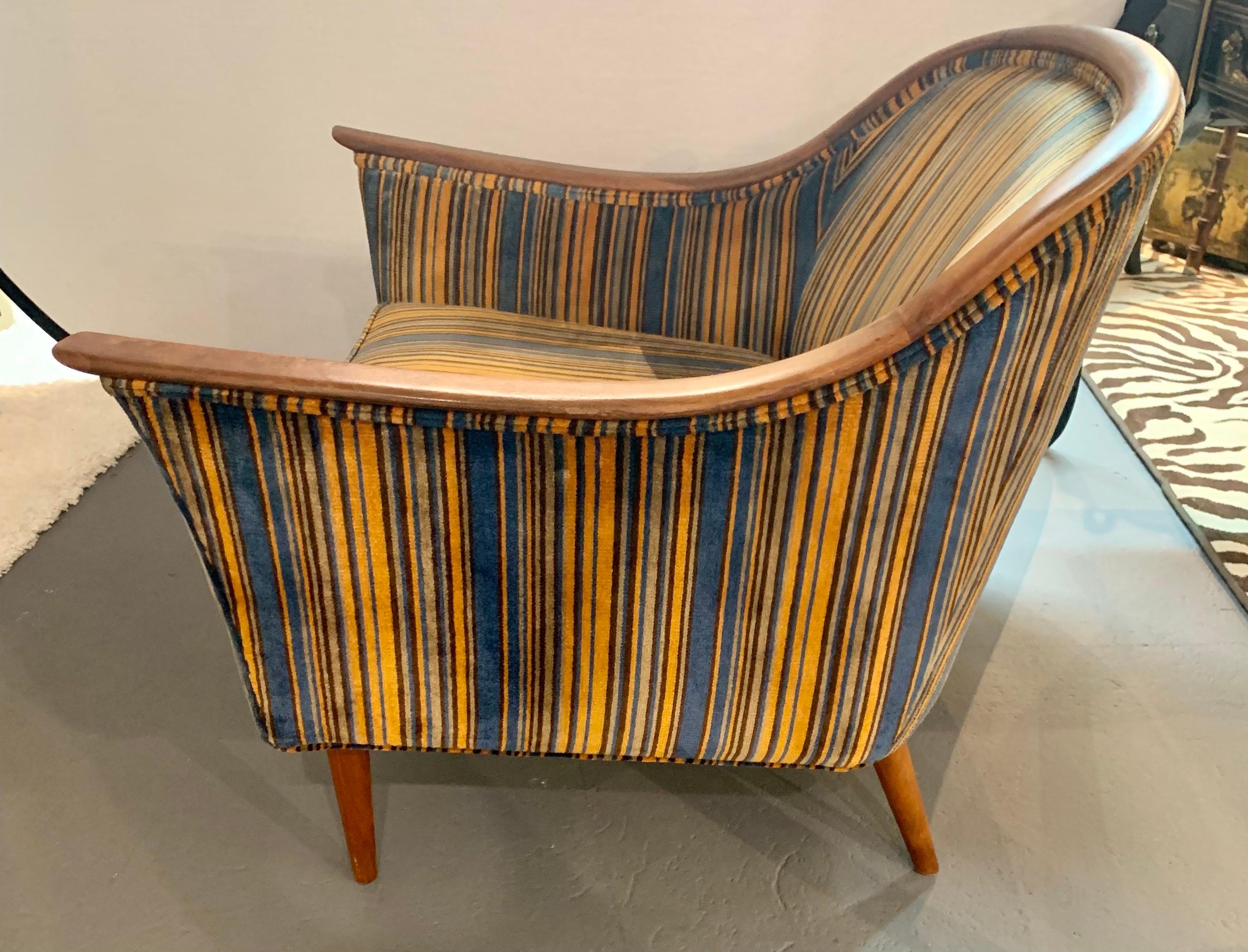 Mid-Century Modern Upholstered Lounge Chair Jack Lenor Larsen Fabric In Good Condition In West Hartford, CT