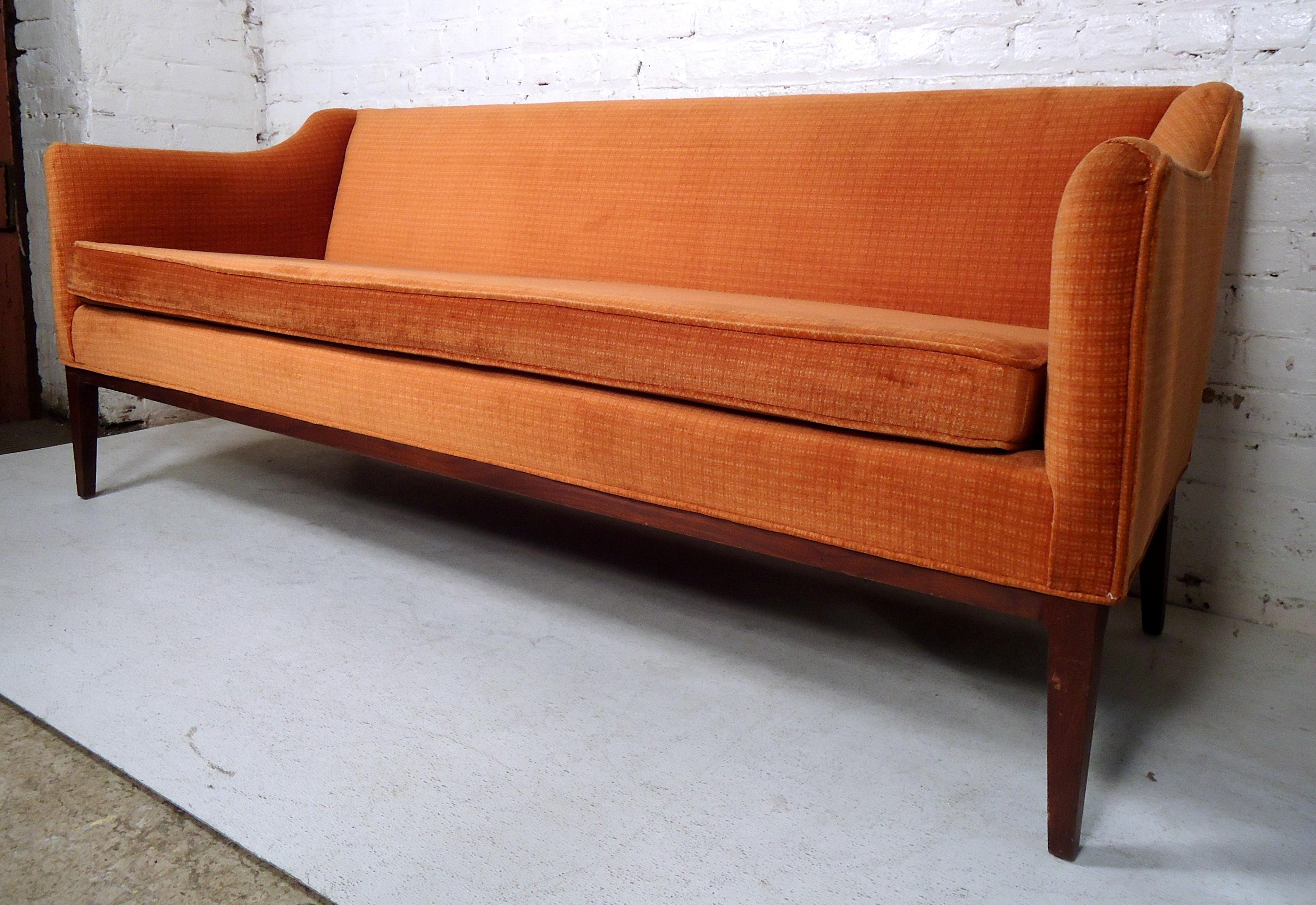 Mid-Century Modern Upholstered Sofa In Good Condition In Brooklyn, NY