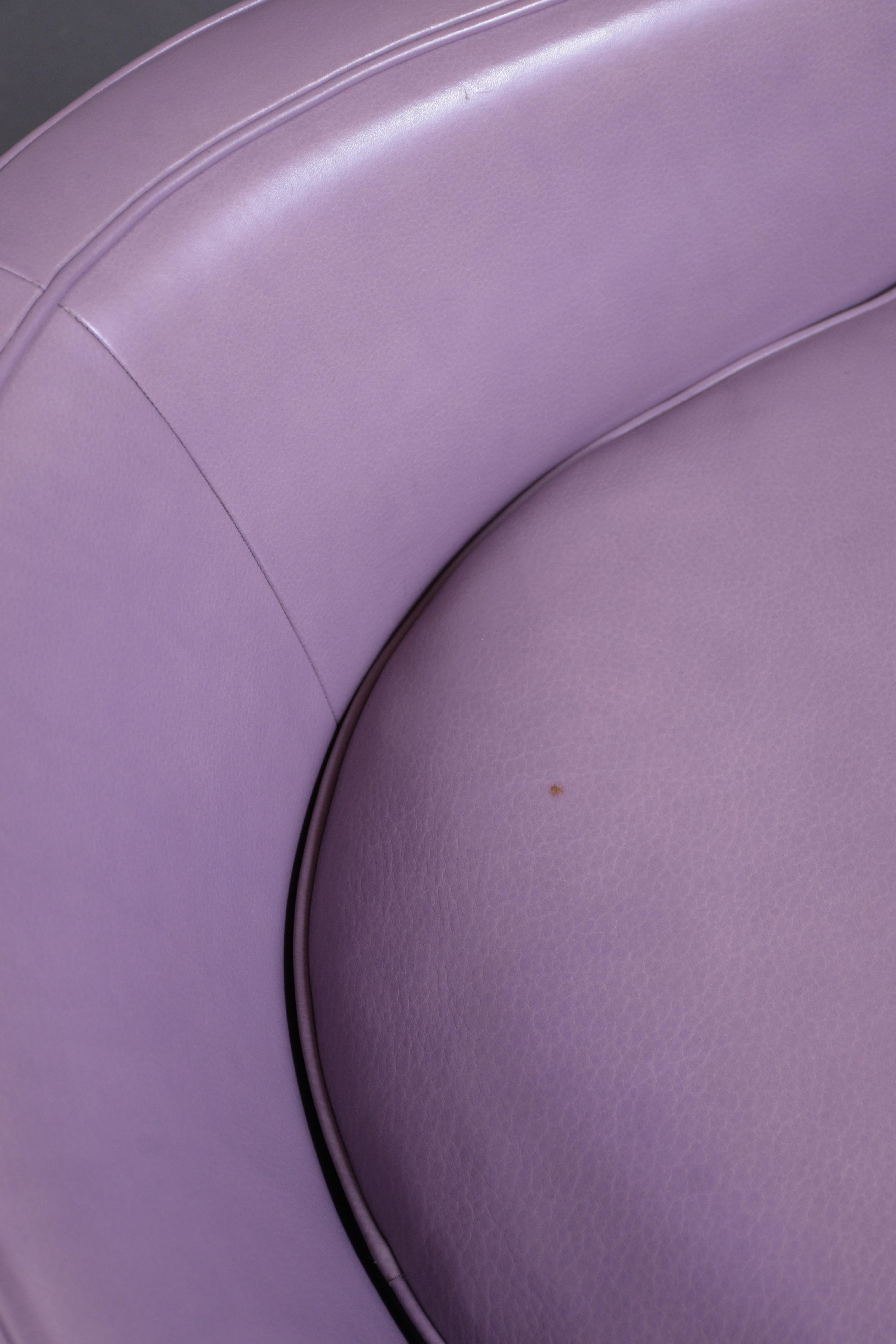 Restored Mid-Century Brass Swivel Chair in Violet Leather - Modern Elegance For Sale 2