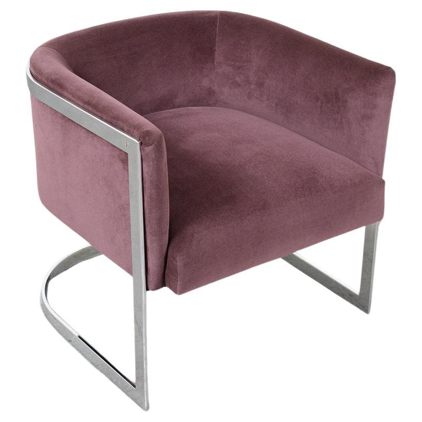 1970er Jahre Mid-Century Lounge Stuhl: Verchromtes Stahlgestell & lila Samt-Polsterung im Angebot