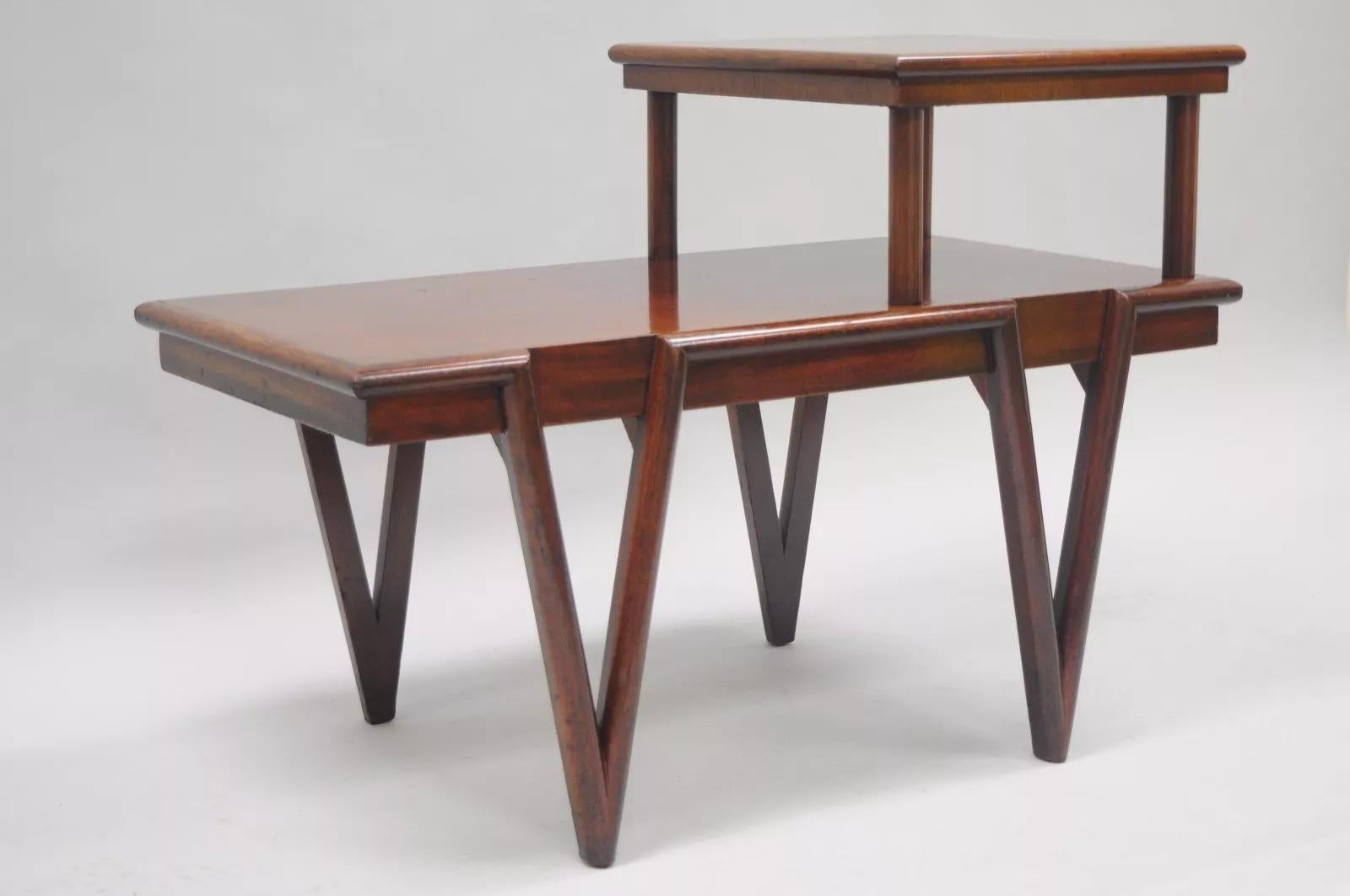 Mid Century Modern V-Leg T.H. Beistelltisch aus Mahagoni im Stil von Robsjohn Gibbings im Angebot 5