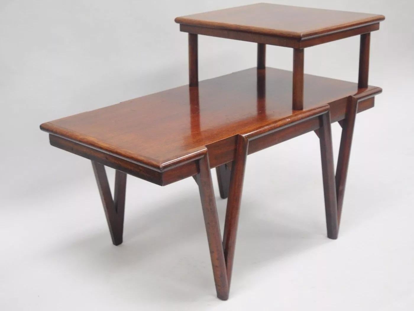 Mid Century Modern V-Leg T.H. Beistelltisch aus Mahagoni im Stil von Robsjohn Gibbings im Angebot 3