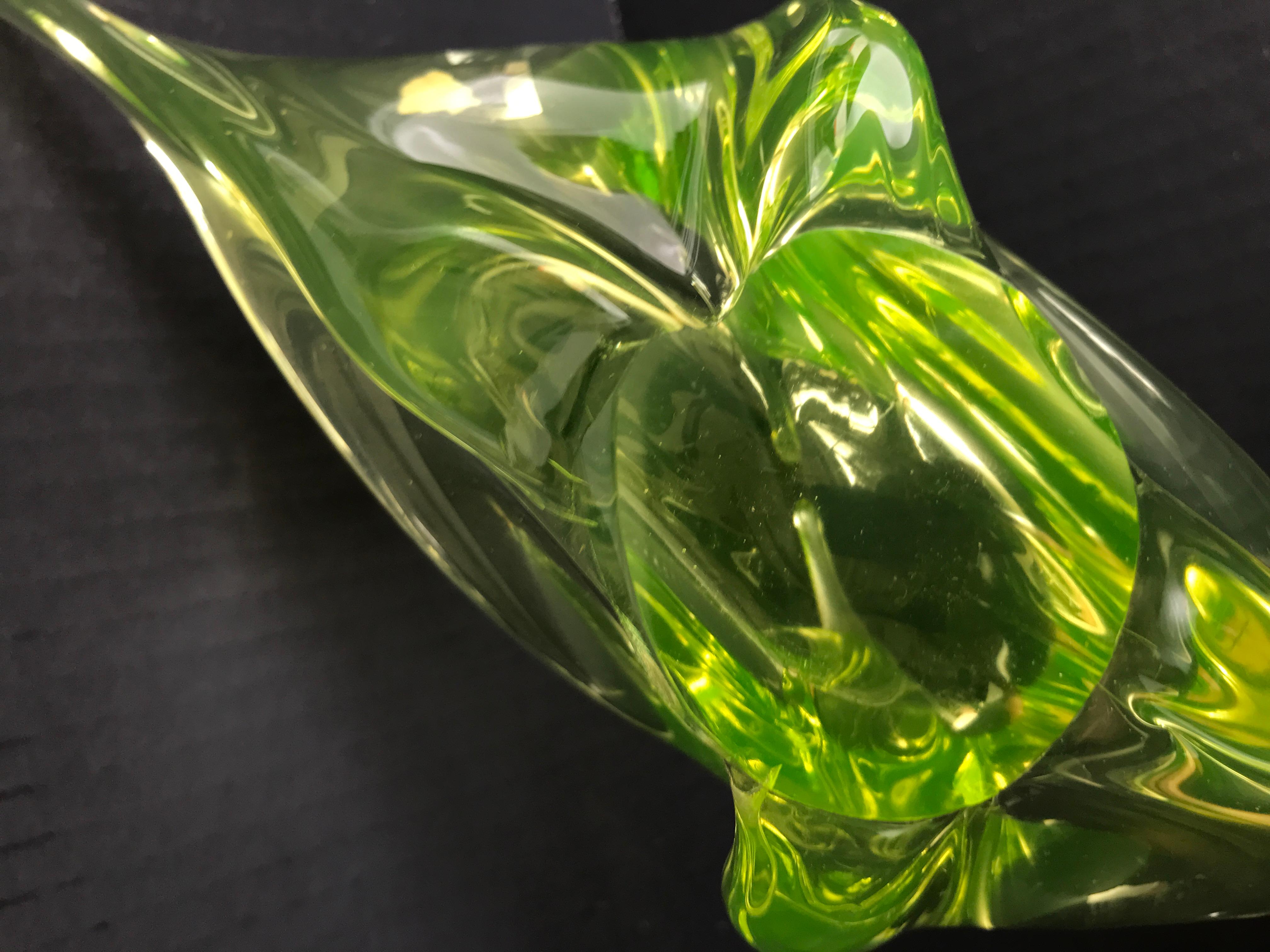 Mid-Century Modern Val St Lambert Asymmetrical Uranium Glass Bowl, Belgium 1950s In Good Condition For Sale In Miami, FL