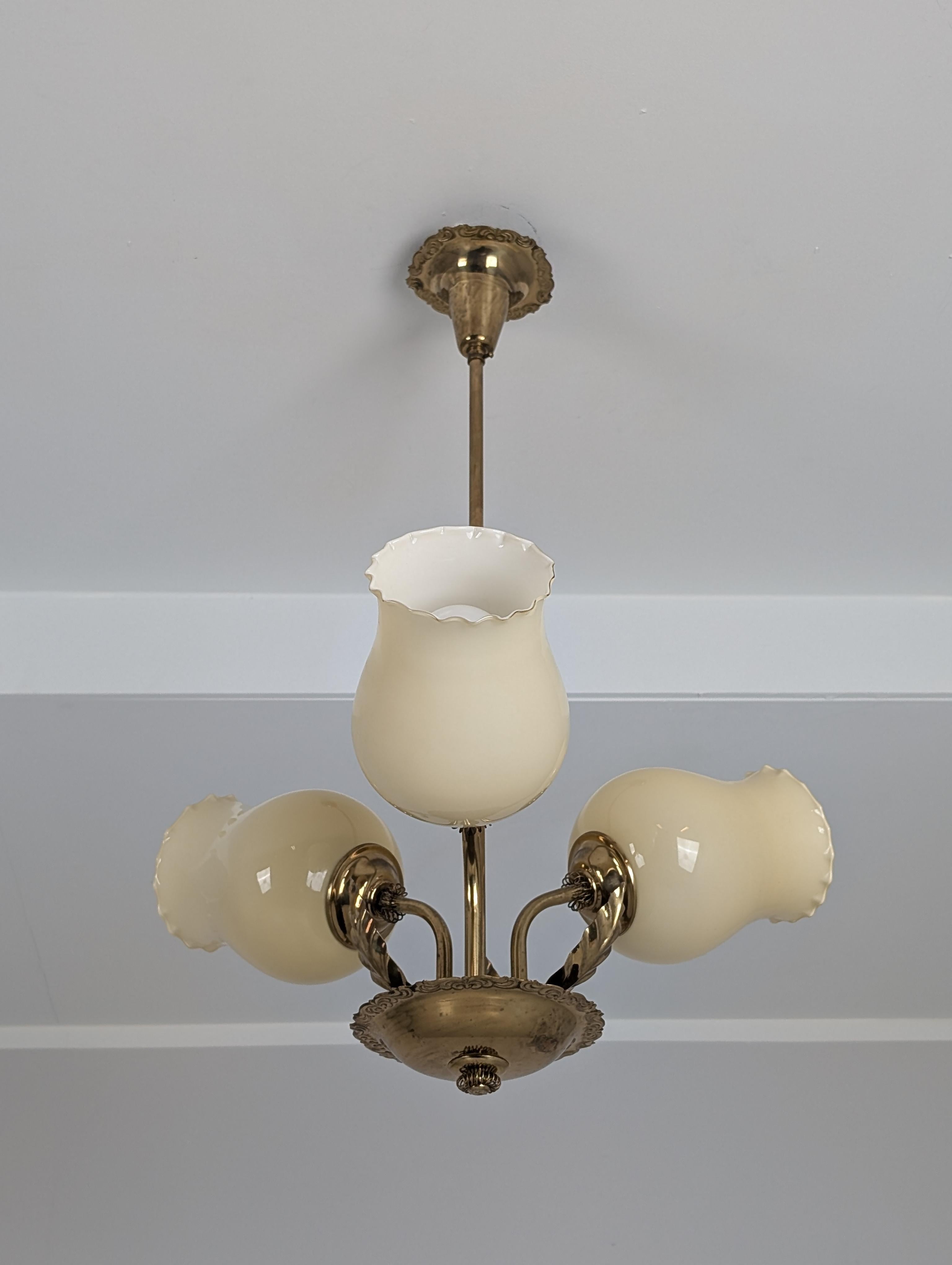 Lampada da soffitto Valinte floreale in ottone e vetro, Finlandia, 1950 in vendita 6