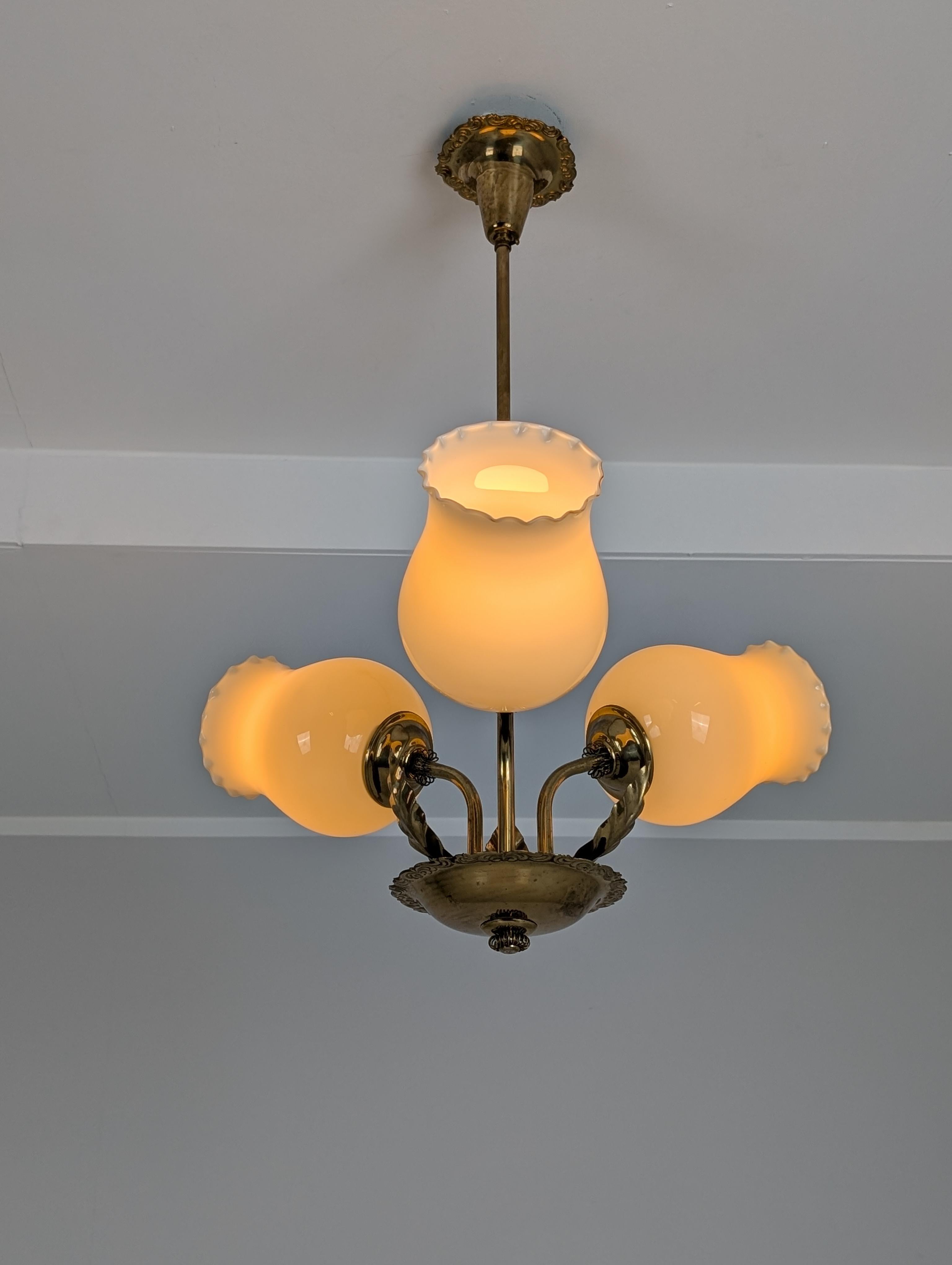 Finlandese Lampada da soffitto Valinte floreale in ottone e vetro, Finlandia, 1950 in vendita