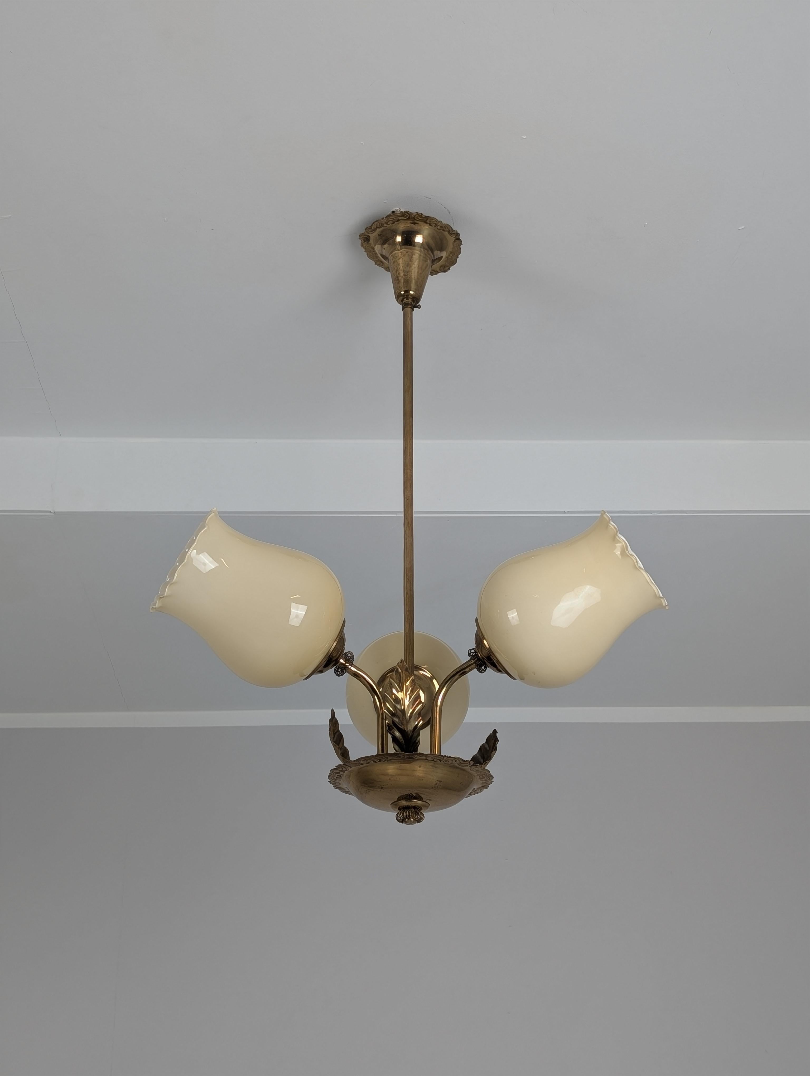Lampada da soffitto Valinte floreale in ottone e vetro, Finlandia, 1950 In condizioni buone in vendita a Helsinki, FI
