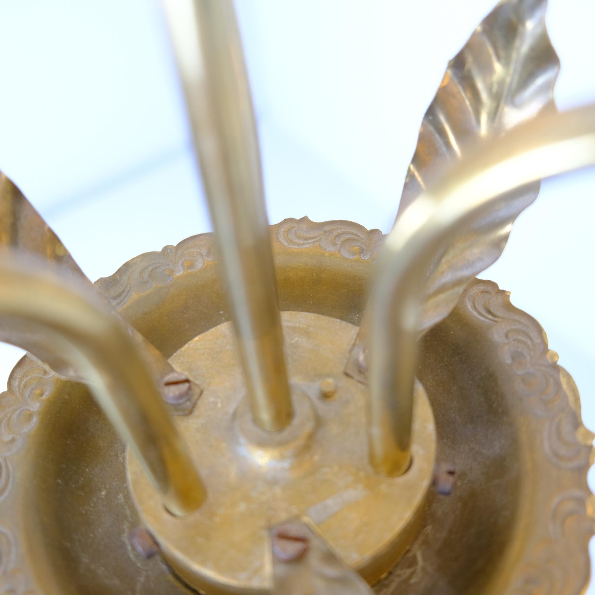 Lampada da soffitto Valinte floreale in ottone e vetro, Finlandia, 1950 in vendita 1