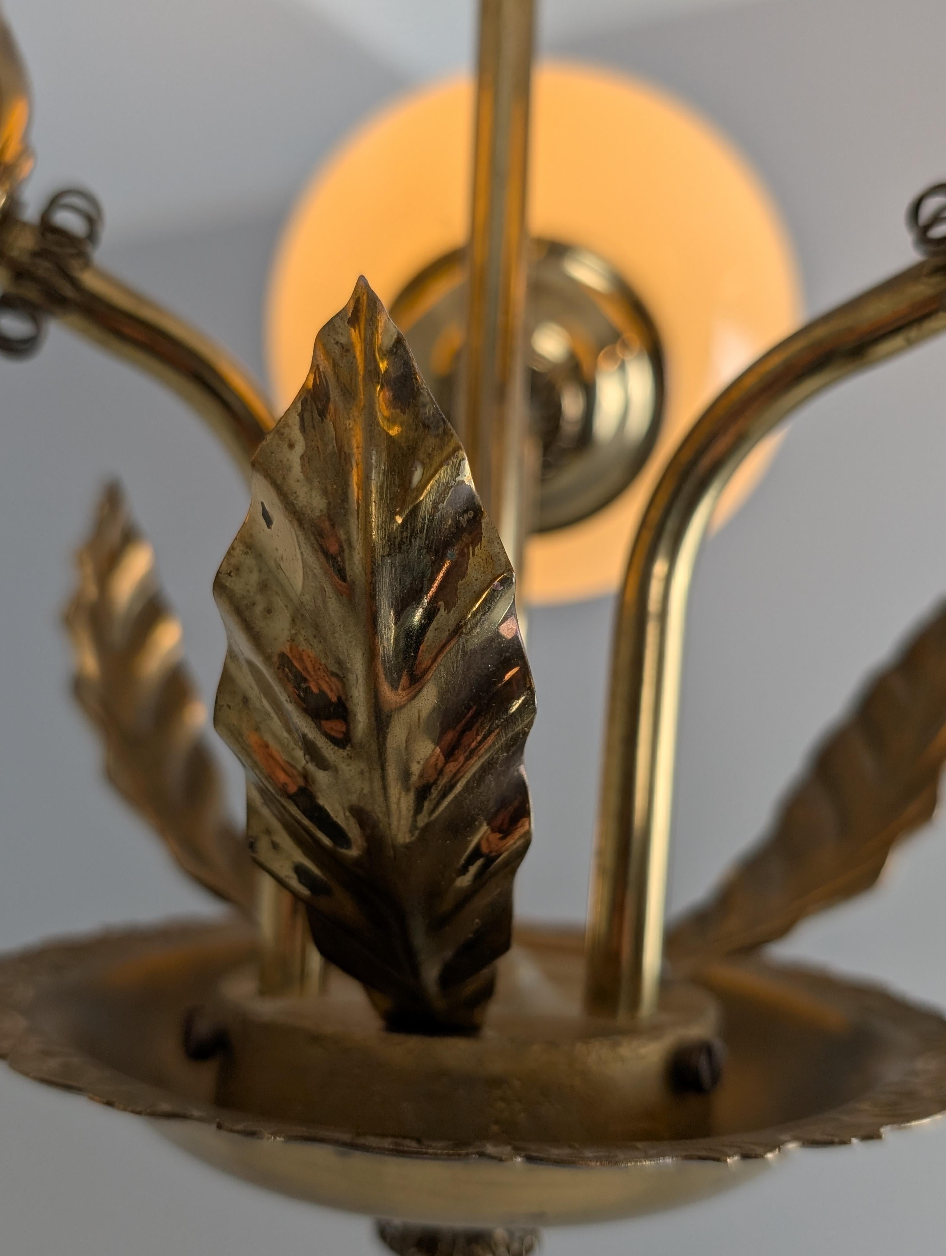 Lampada da soffitto Valinte floreale in ottone e vetro, Finlandia, 1950 in vendita 2