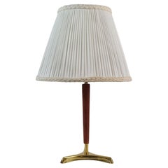 Lampada da tavolo Valinte, in legno di teak, ottone e paralume in seta, Finlandia, 1960