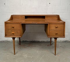 Mid-century Modern Vanity Desk  von Broyhill