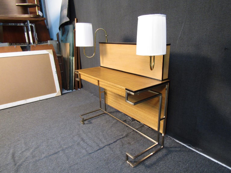 Mid-Century Modern Vanity In Good Condition For Sale In Brooklyn, NY