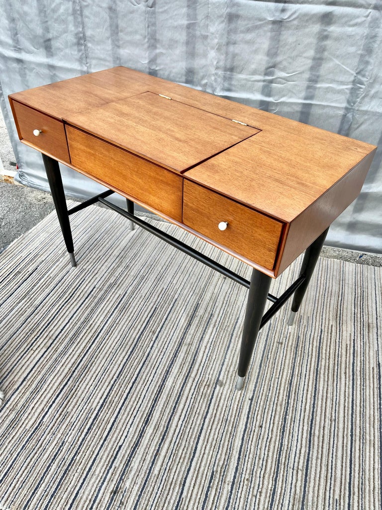 Mid-Century Modern Vanity/ Writing Desk by Raymond Loewy for Mengel Furniture In Good Condition For Sale In Miami, FL