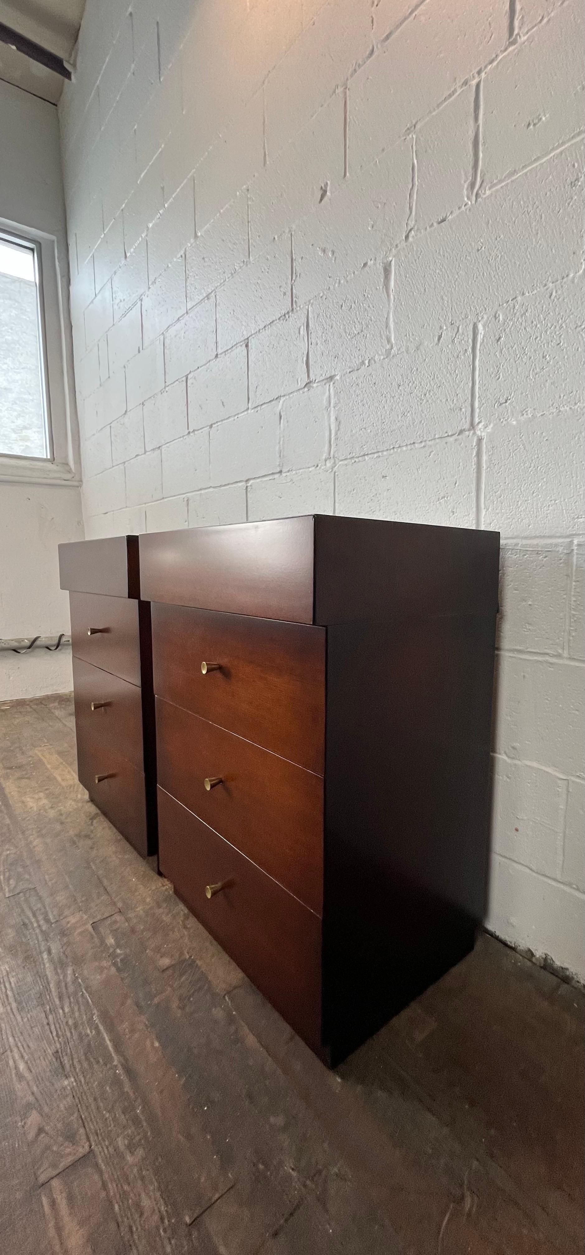 Comodini Vanleigh a 4 cassetti del Mid Century Modern in vendita 1