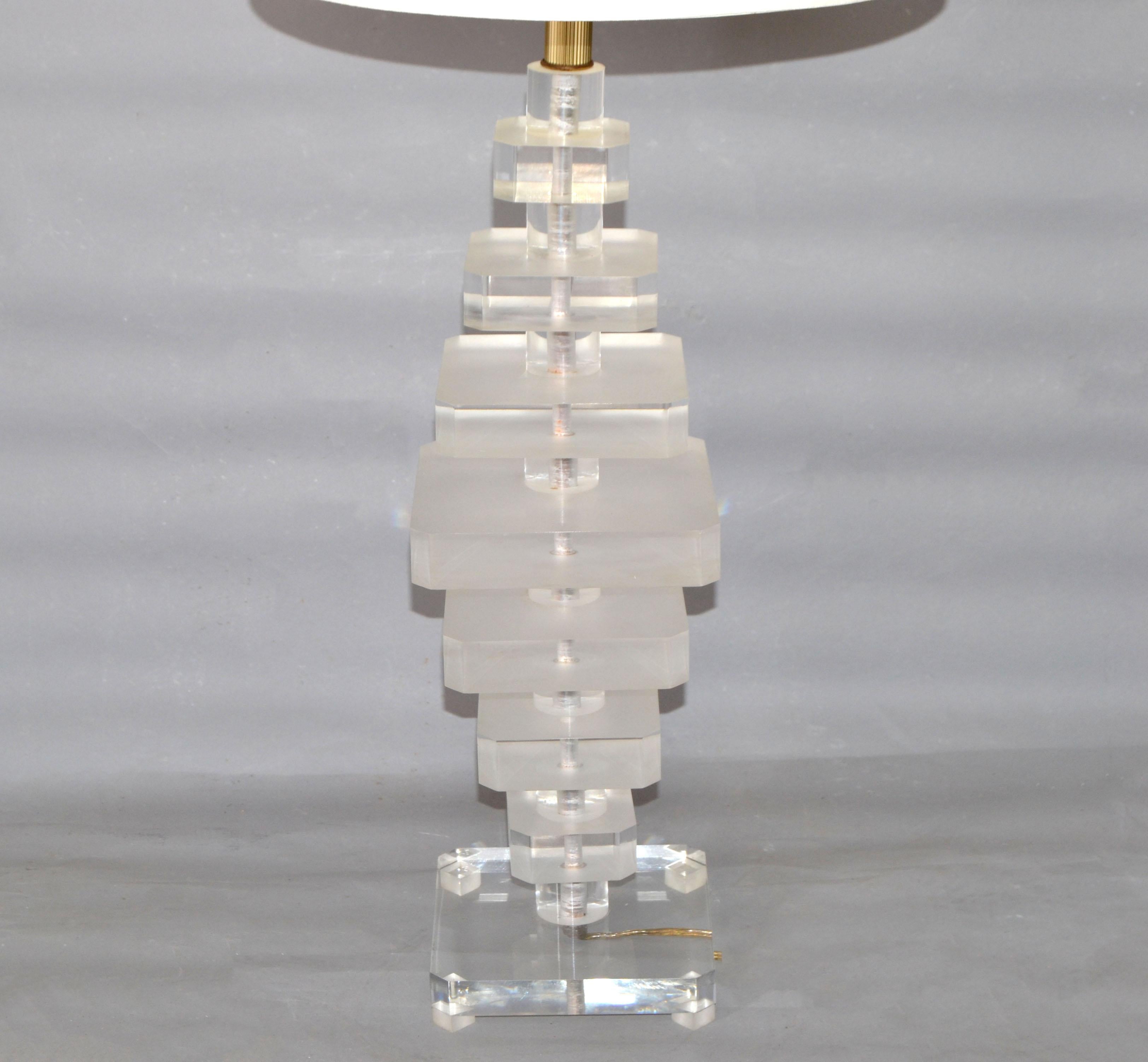 Hand-Crafted Mid-Century Modern Variegated Tiers Lucite Table Lamp For Sale