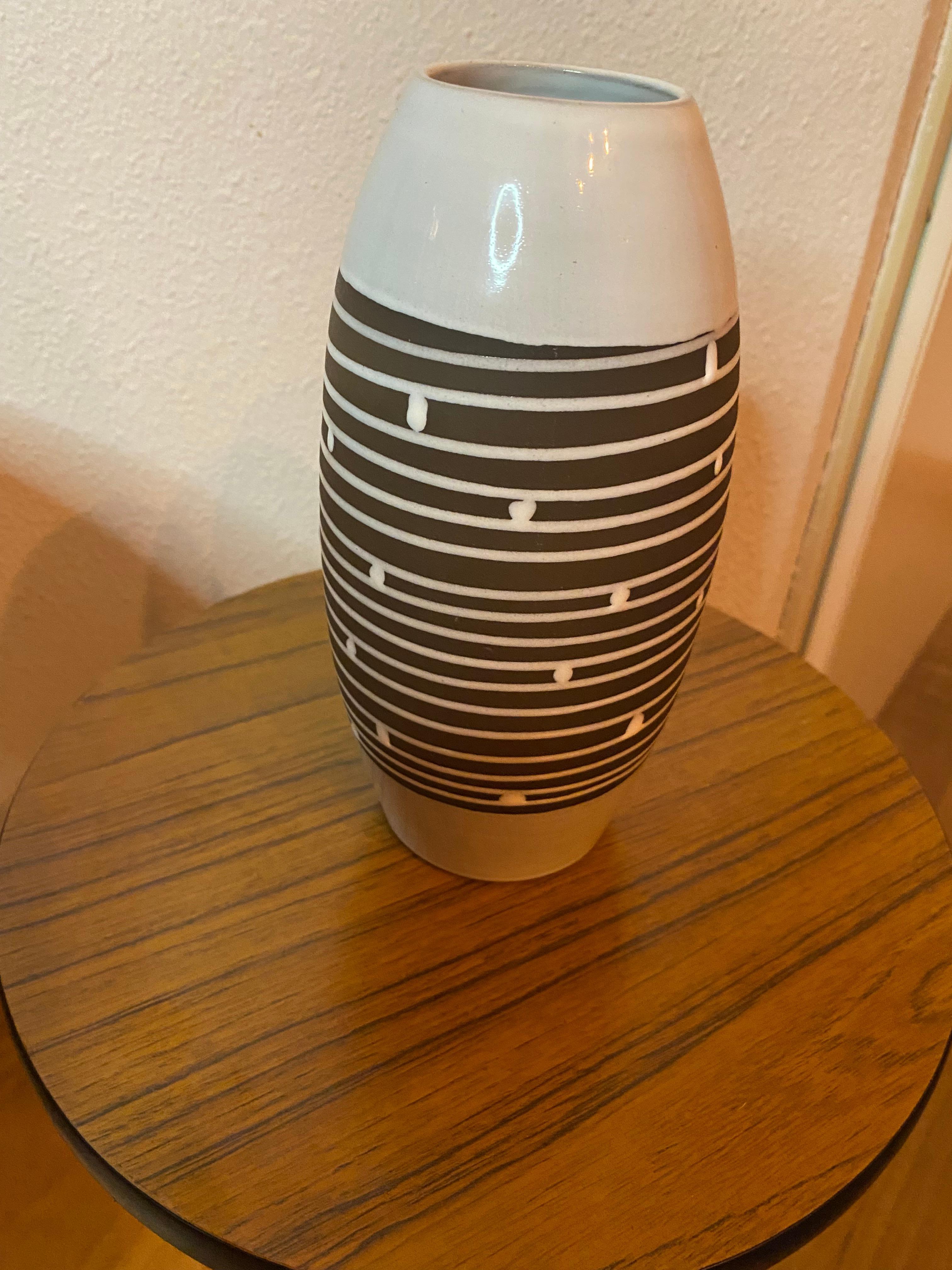 Mid-Century Modern Vase by Schlossberg Keramik In Good Condition For Sale In Waddinxveen, ZH