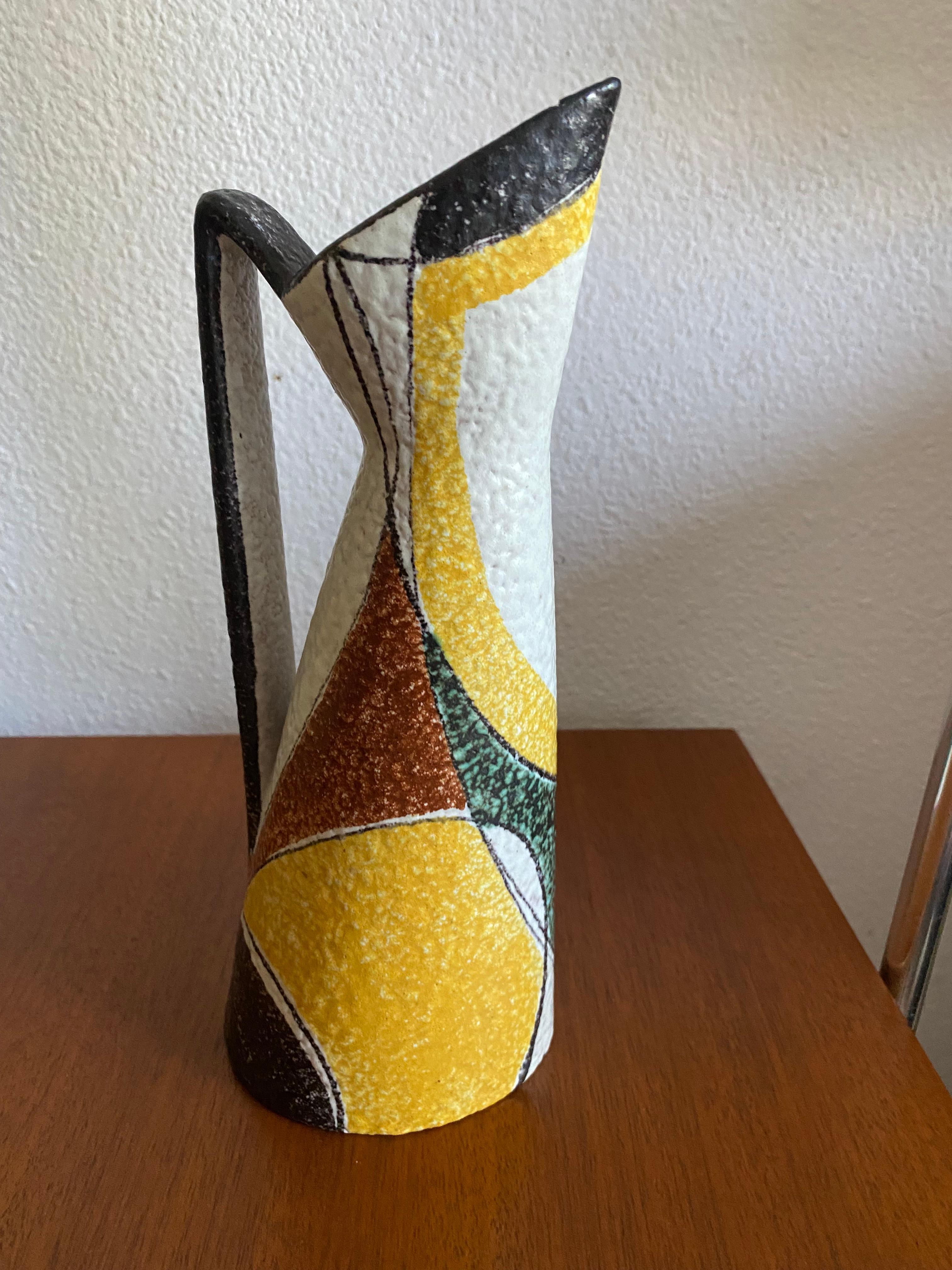 En très bon état, beau vase peint à la main par Ruscha Keramik. Decor Milano et ce motif est l'un des plus étonnants des années soixante.