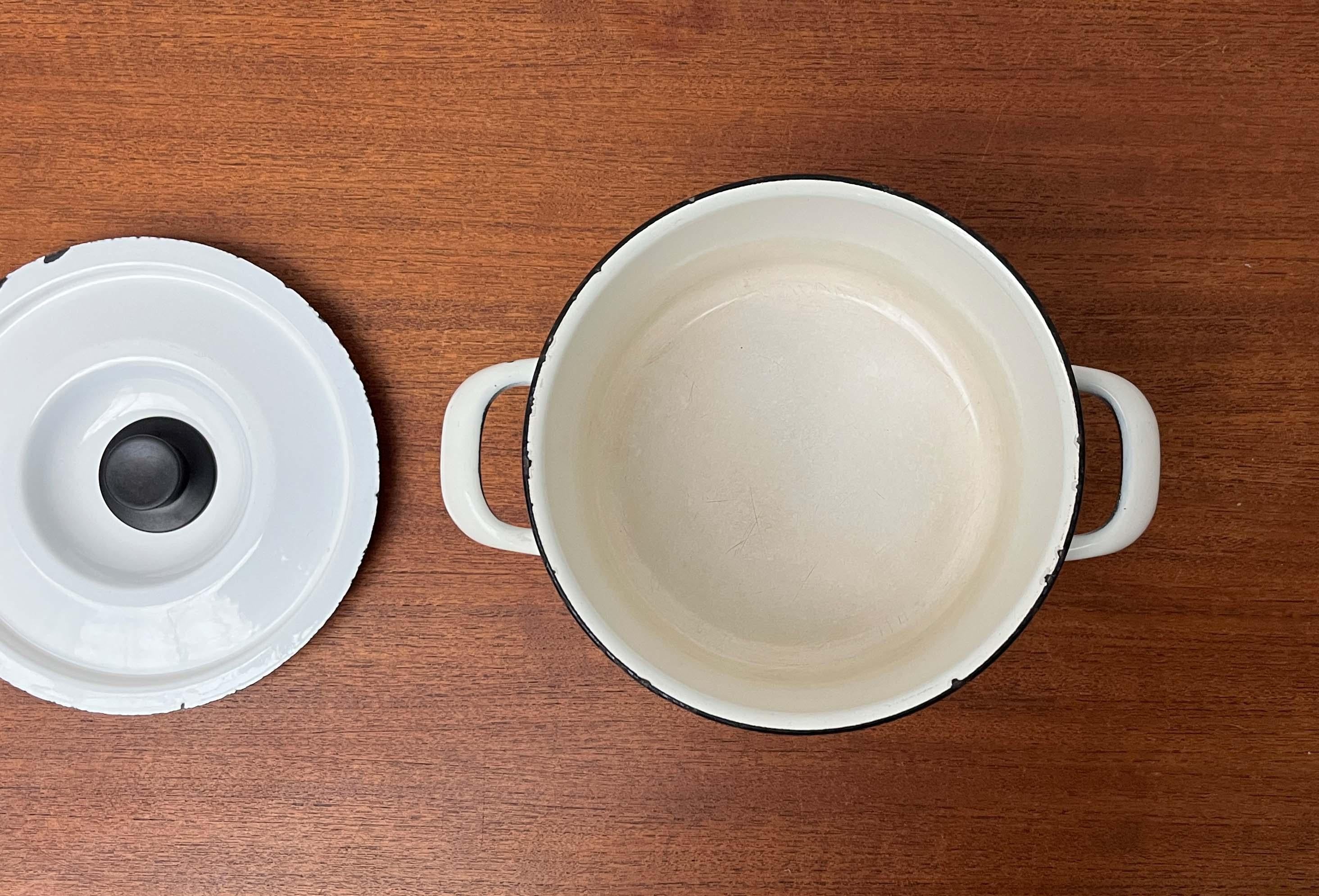 Mid-Century Modern Vegeta Series Enamel Pot Esteri Tomula, Finel, Finland, 1960s For Sale 12