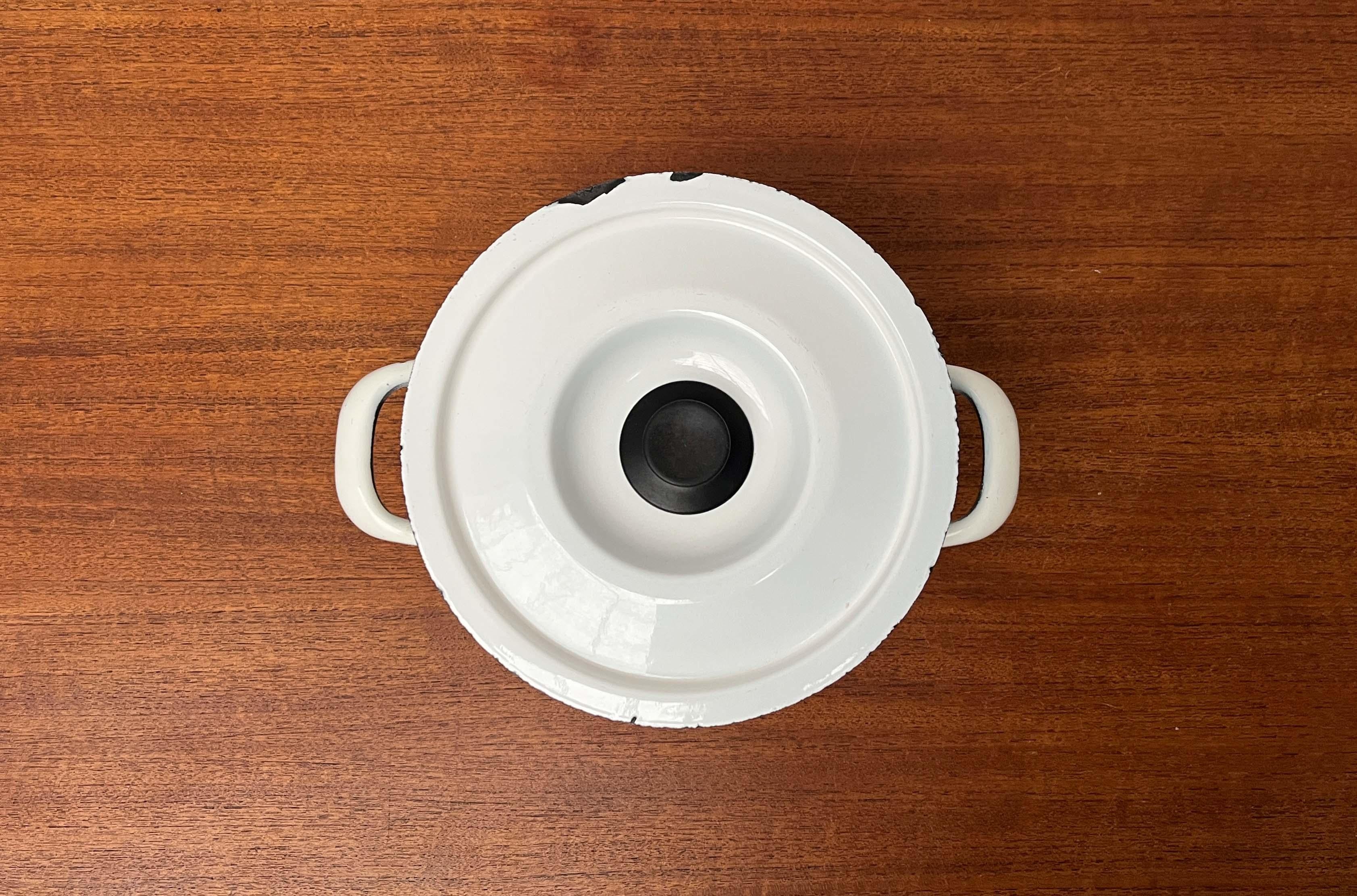 Finnish Mid-Century Modern Vegeta Series Enamel Pot Esteri Tomula, Finel, Finland, 1960s For Sale