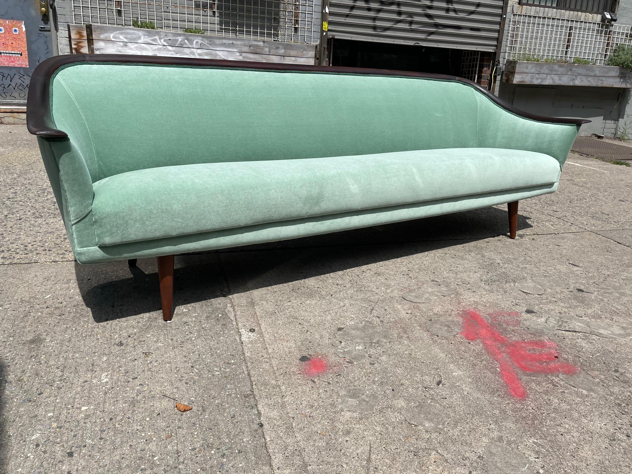 Mid Century Modern Velvet and wood Sofa For Sale 9