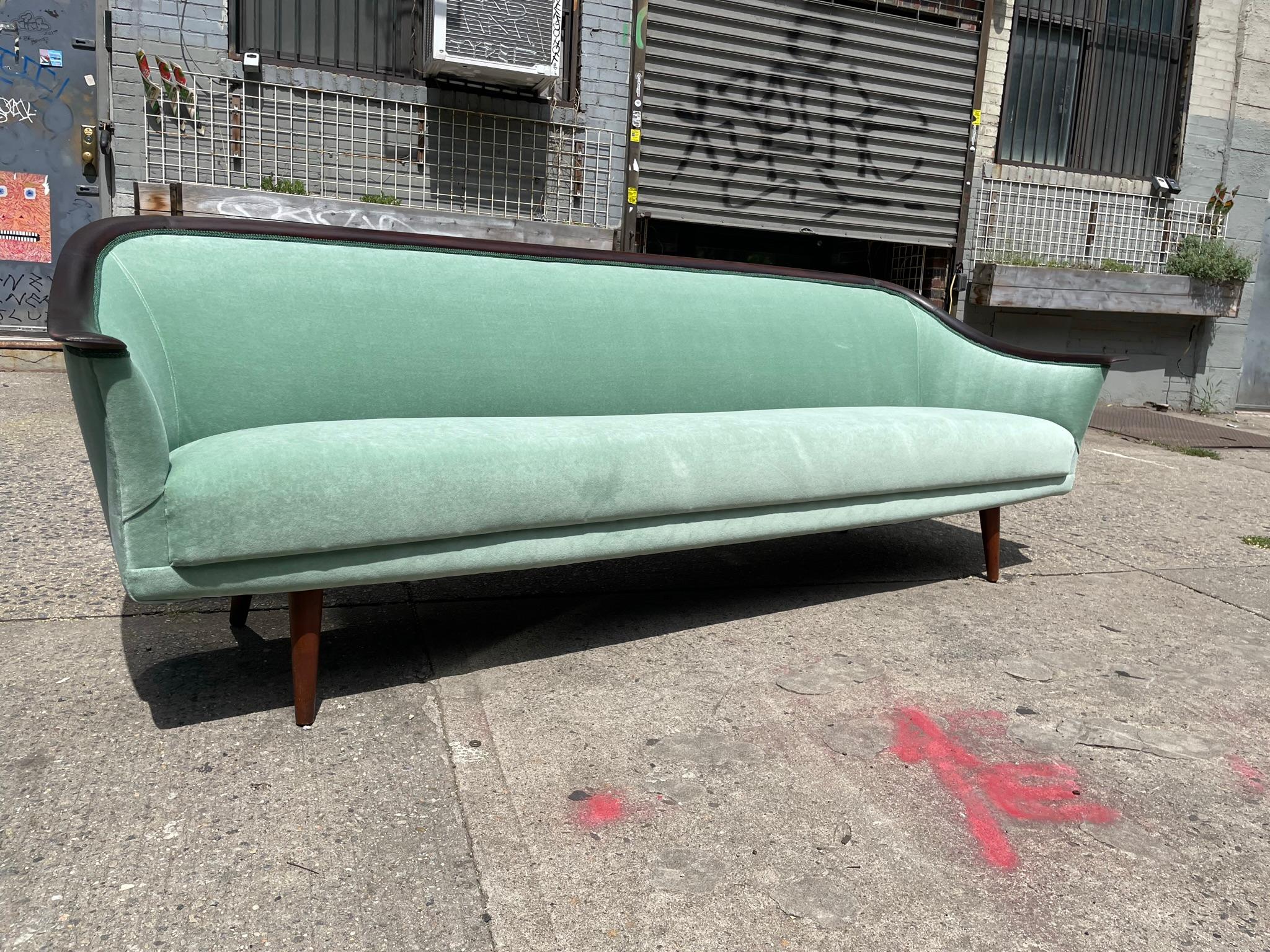 Mid Century Modern Velvet and wood Sofa For Sale 10