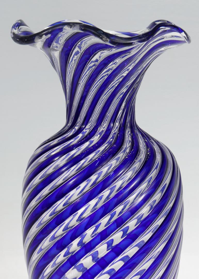 Mid-Century Modern Venetian / Murano Blue & White Swirl Italian Art Glass Vase For Sale 1