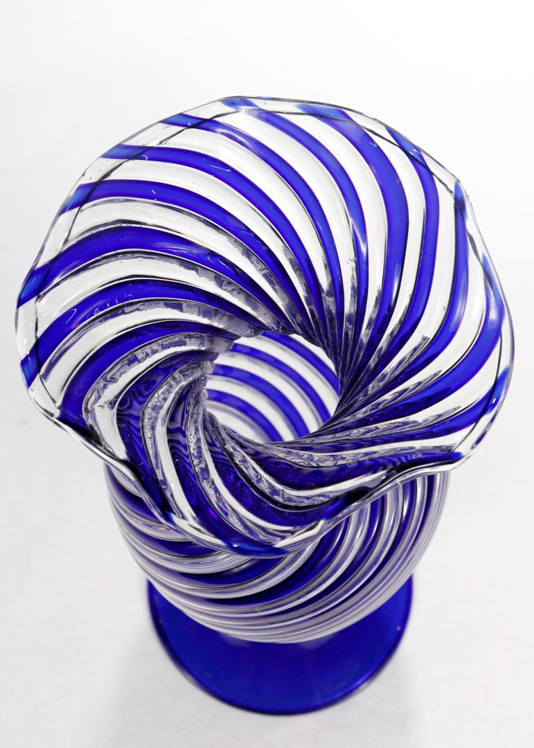 Mid-Century Modern Venetian / Murano Blue & White Swirl Italian Art Glass Vase For Sale 5