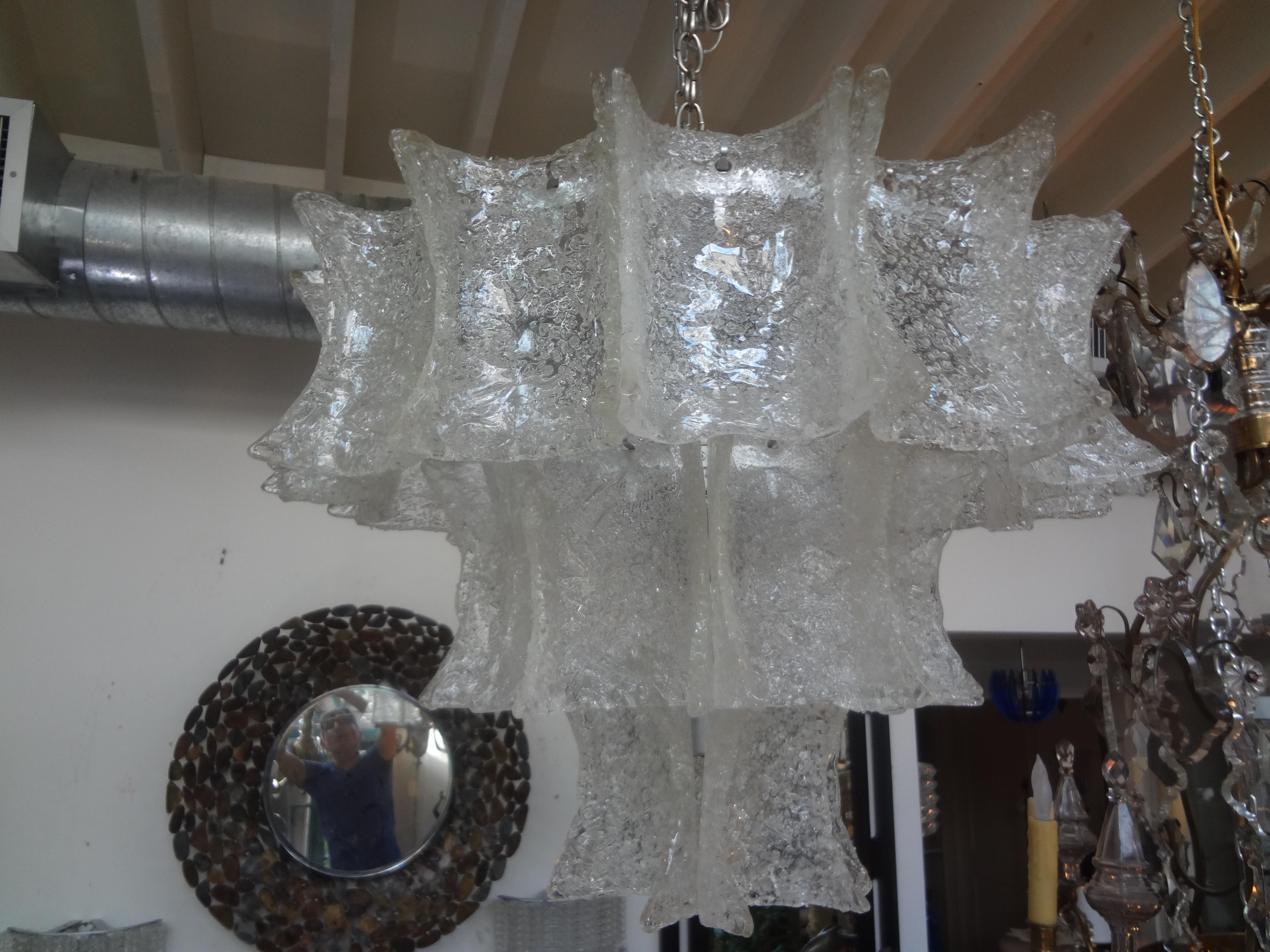 Mid-Century Modern Venini Attributed Murano Chandelier In Good Condition For Sale In Houston, TX