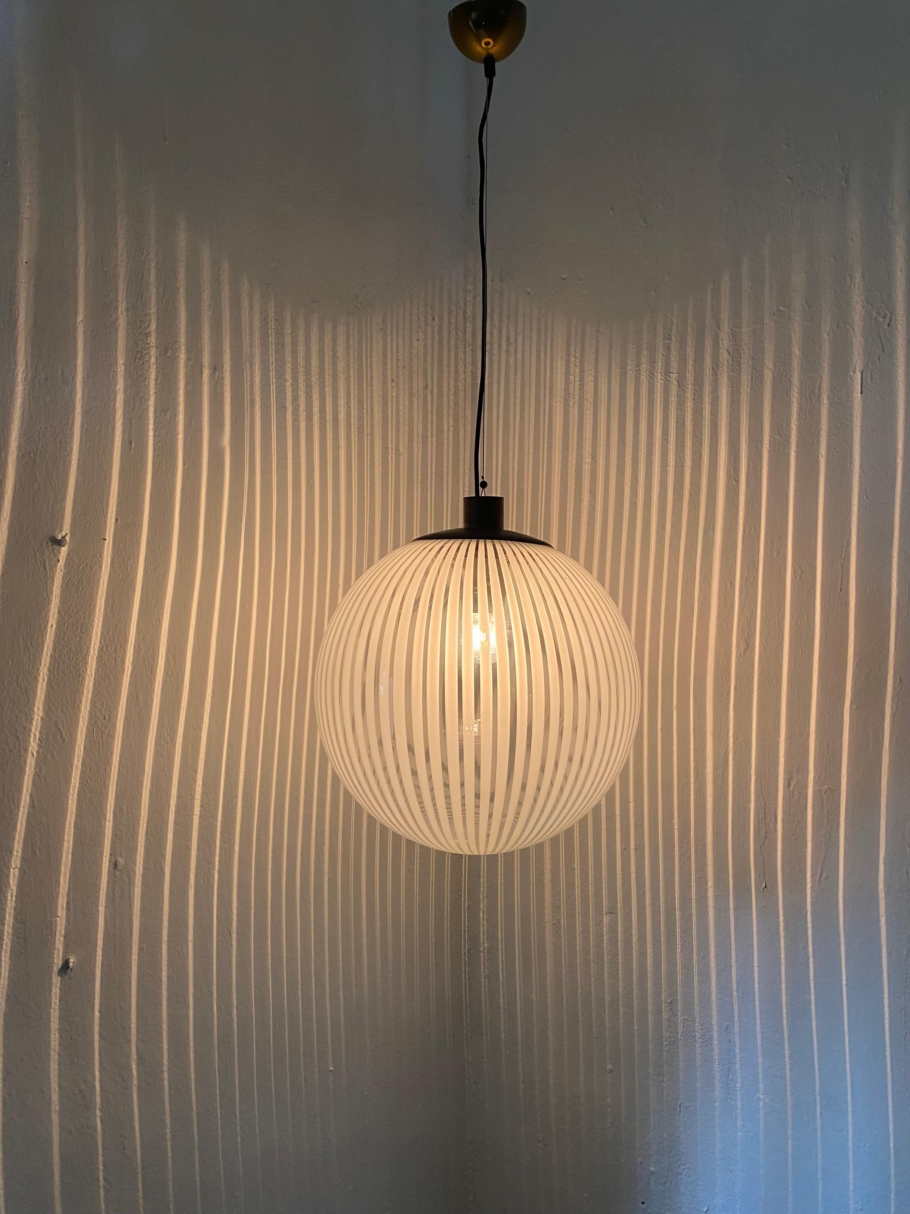 Hand-Crafted Mid-Century Modern Venini, ´Tessuto´Chandelier, circa 1970 in Murano Glass