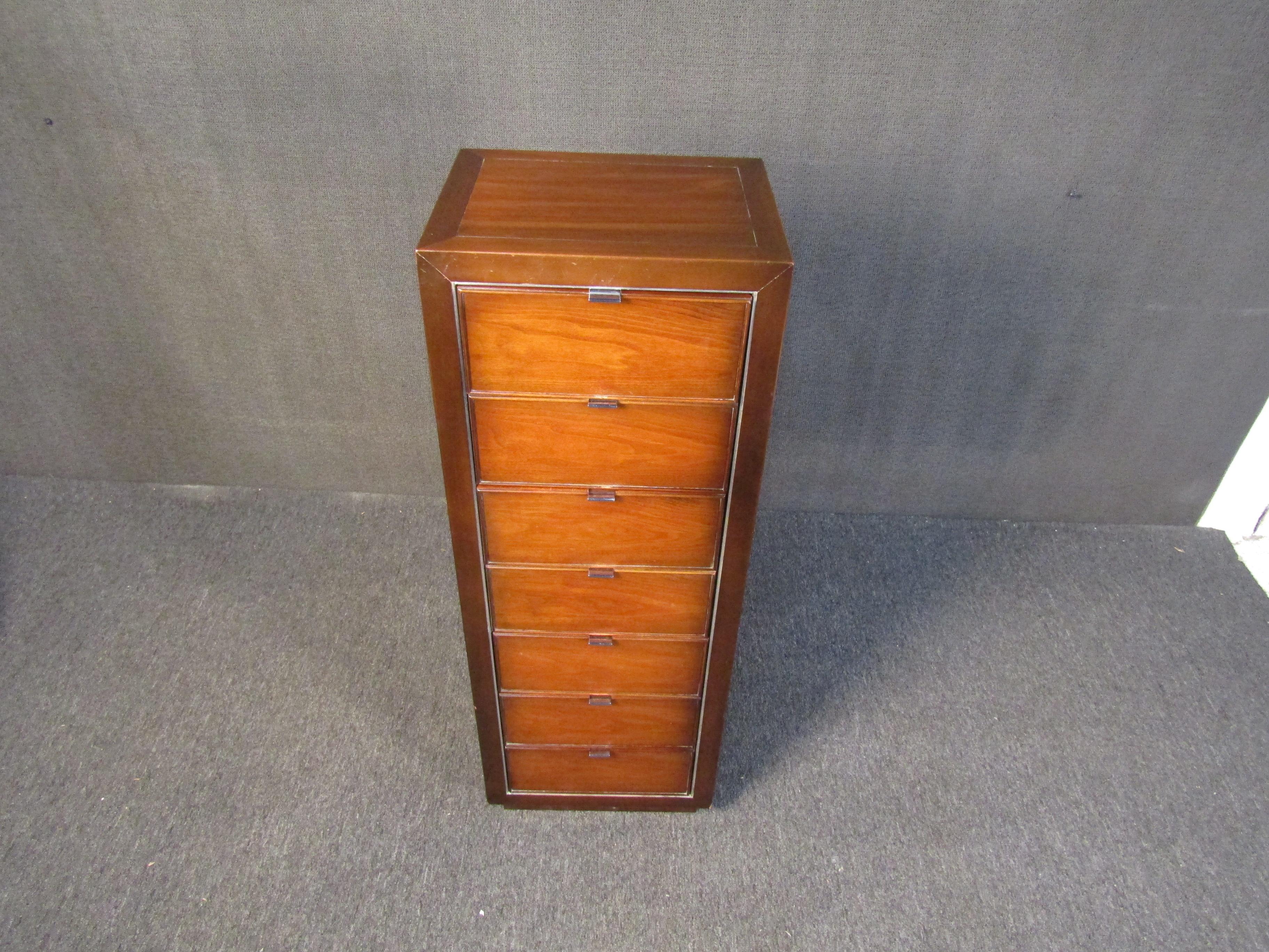 A sturdy and stylish dresser, this gorgeous Mid-Century piece is well-suited for use as a bedroom dresser or linen chest. The top drawer has organizational compartments for jewelry or cosmetics, while the other six drawers allow for plenty of