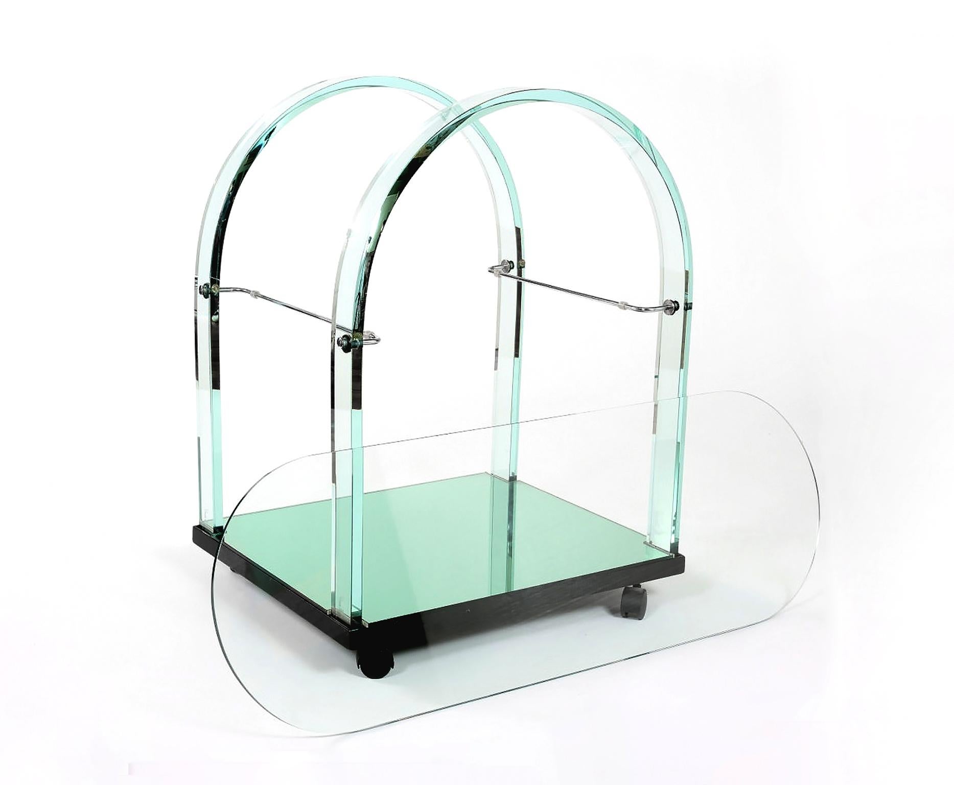 Mid-Century Modern Very Fine Glass / Mirror Bar Cart  In Good Condition In Tarry Town, NY