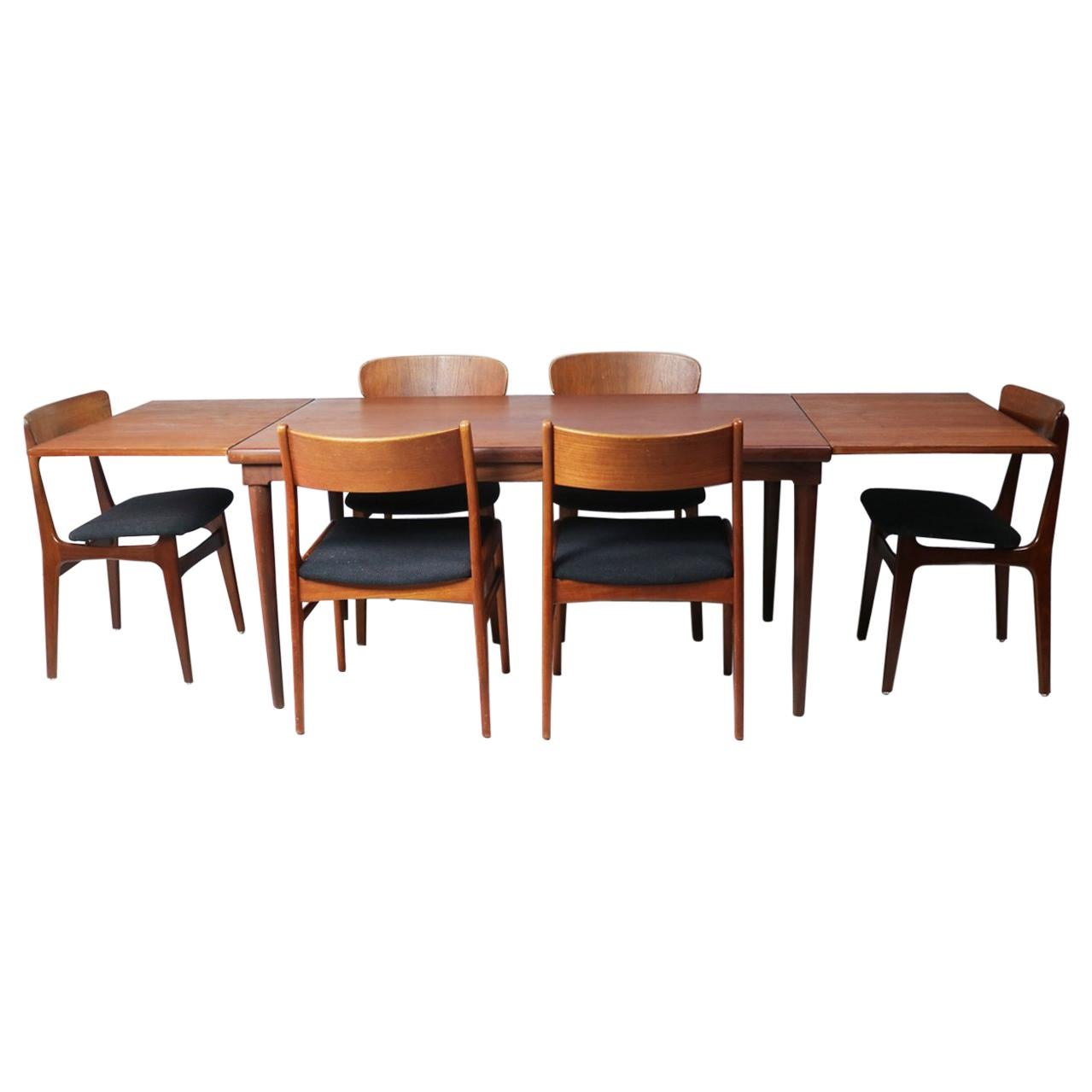 Mid-Century Modern Very Large Extendable Danish Dining Table and 6 Chairs For Sale