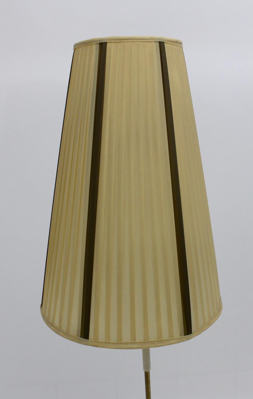 Mid-Century Modern Viennese Brass Vintage Tripod Floor Lamp, 1950s, Austria 2